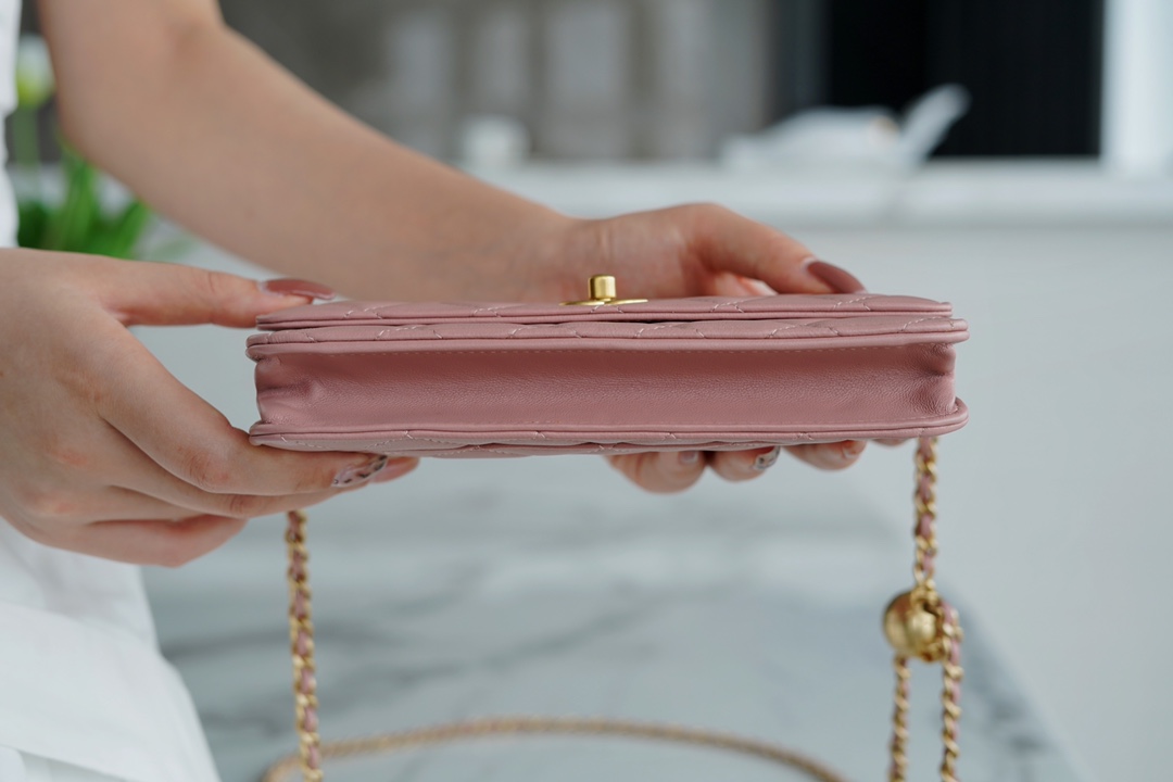 Chanel 𝑾𝒐𝒄 hair bag metallic ball 𝒘𝒐𝒄𝒄 dry rose pink