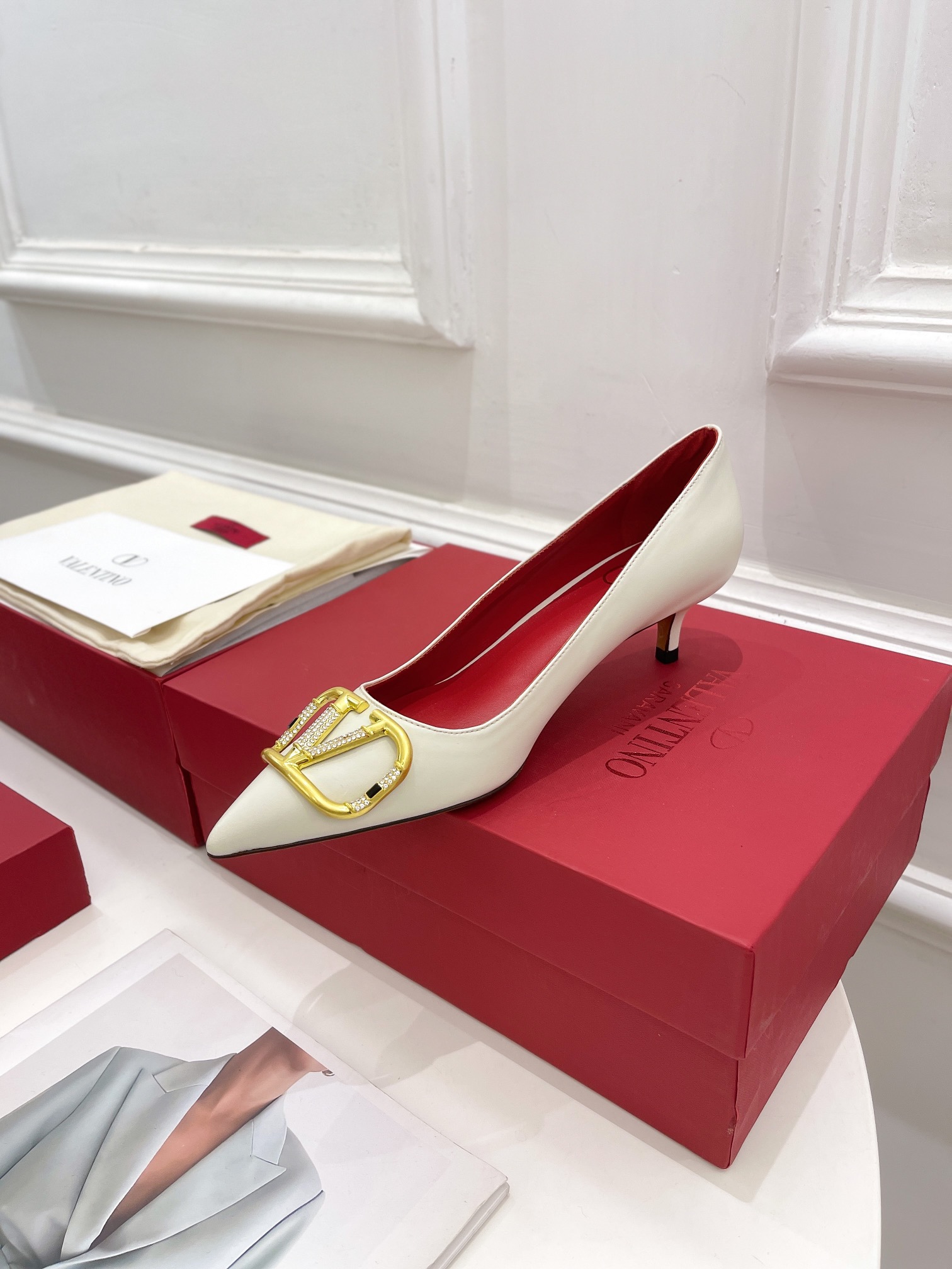 【Valentino】𝟐𝟎𝟐𝟏/𝐒𝐒 𝐧𝐞𝐰 Valentino 2022 spring and summer new large V diamond buckle high heels on the new