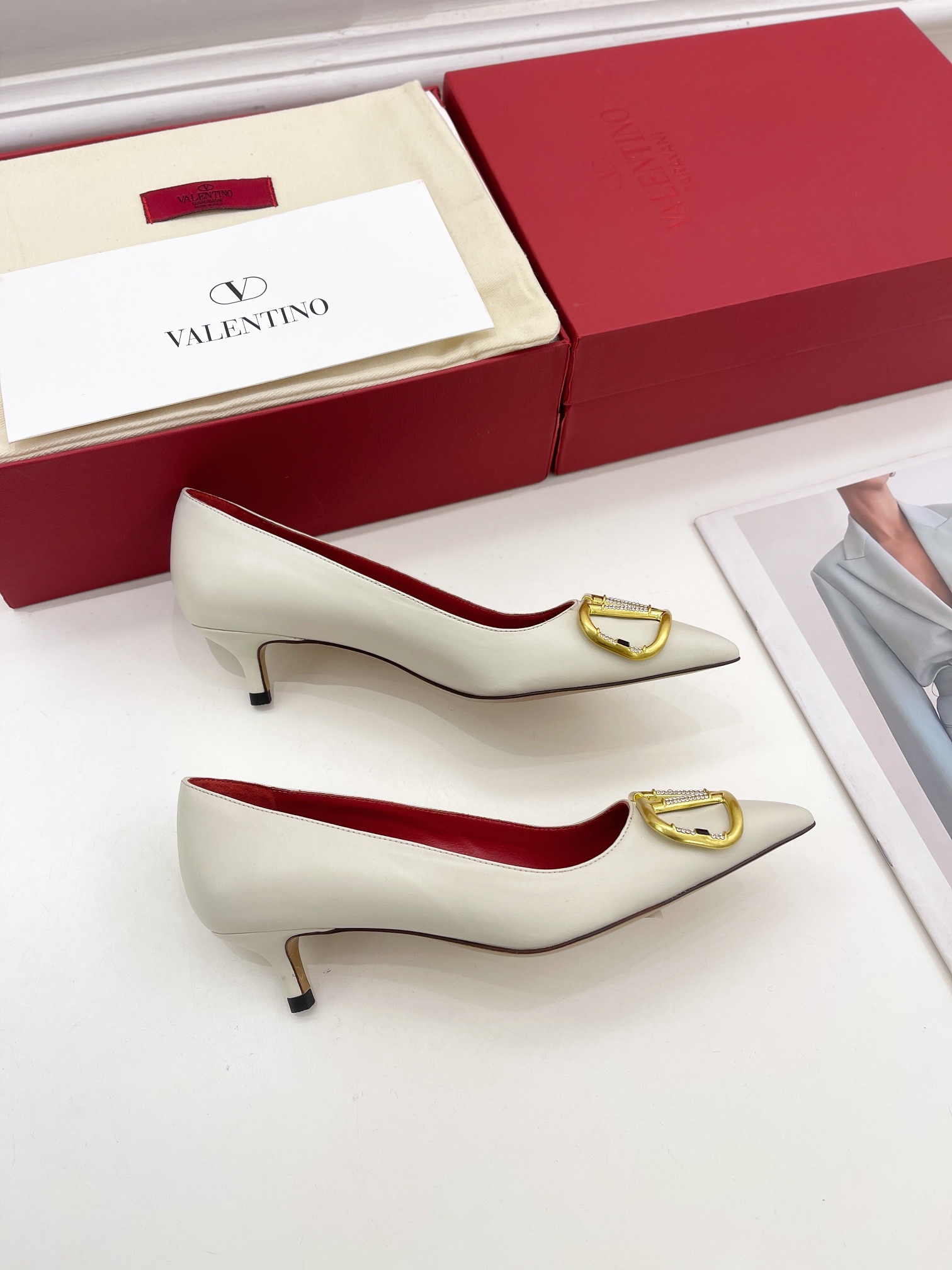 【Valentino】𝟐𝟎𝟐𝟏/𝐒𝐒 𝐧𝐞𝐰 Valentino 2022 spring and summer new large V diamond buckle high heels on the new