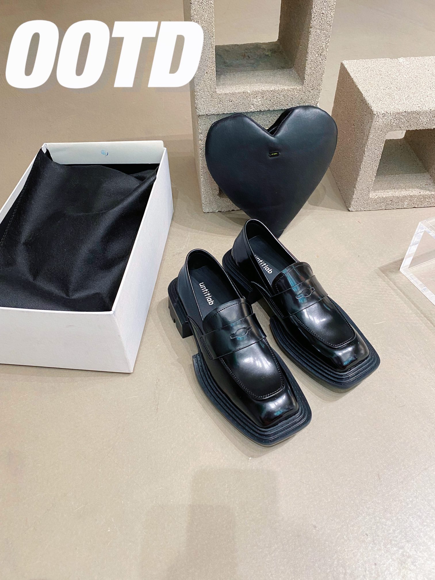 Untitlab 𝟐𝟎𝟐𝟏/𝐒𝐒 𝐧𝐞𝐰 Niche Louboutins Customized cowhide upper Sheepskin lining