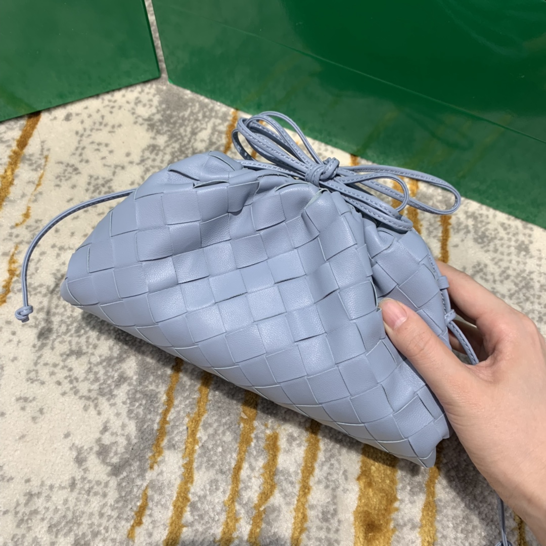 Bottega Veneta  THE MINI POUCH  #585852