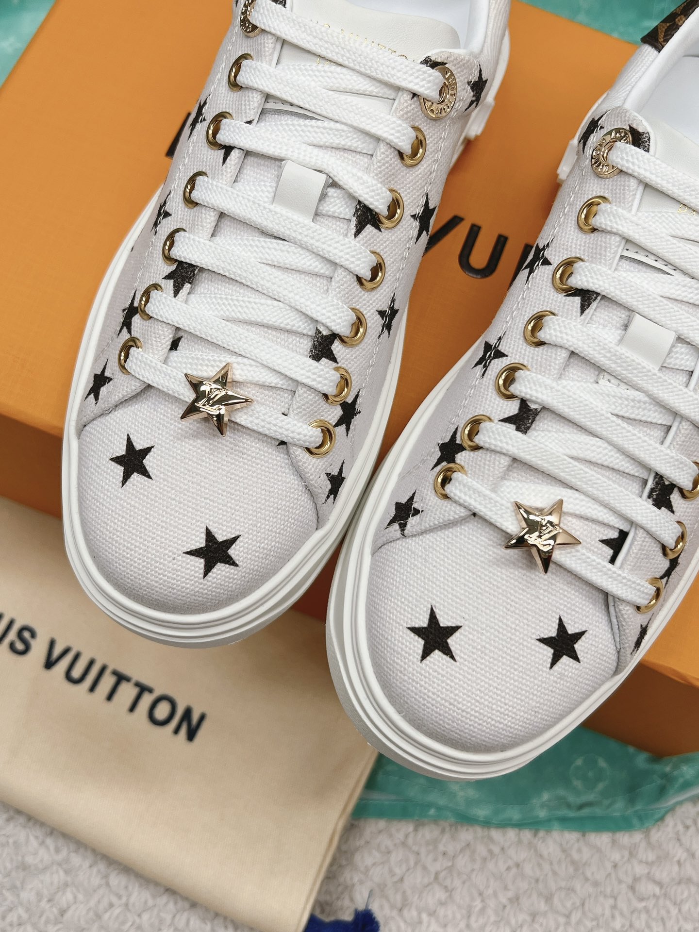 Louis Vuitton x Yayoi Kusama cooperation model classic white shoes 𝐓𝐢𝐦𝐞 𝐨𝐮𝐭 wave point sneakers