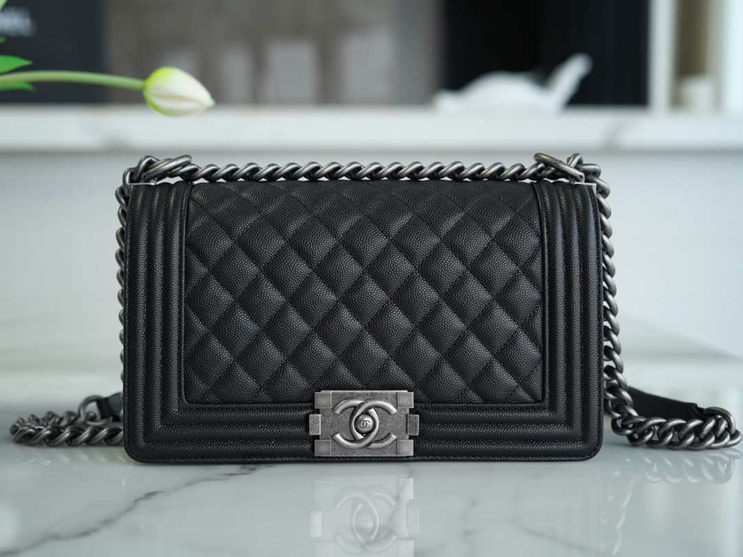 𝗖𝗵𝗮𝗻𝗲𝗹 𝗟𝗲𝗯𝗼𝘆 Imported custom caviar calfskin:Small ball pattern Medium Black Silver