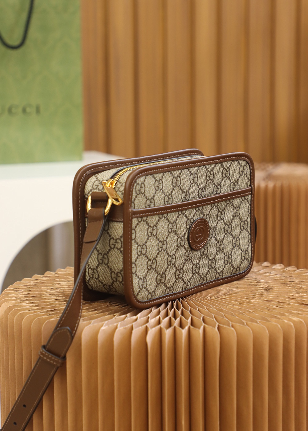 GUCCI retro camera bag #658572