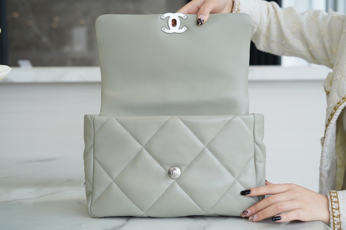 𝗖𝗛𝗔𝗡𝗘𝗟 ❶❾ 𝗕𝗔𝗚 Original lambskin series ❥ Genuine leather ❥ Medium ❥ Light grey