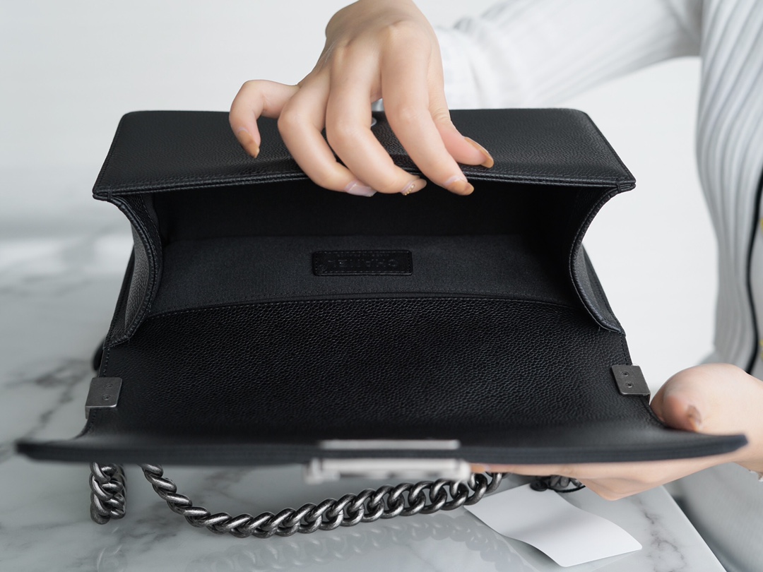 𝗖𝗵𝗮𝗻𝗲𝗹 𝗟𝗲𝗯𝗼𝘆 Imported custom caviar calfskin:Large ball pattern Medium Black Silver