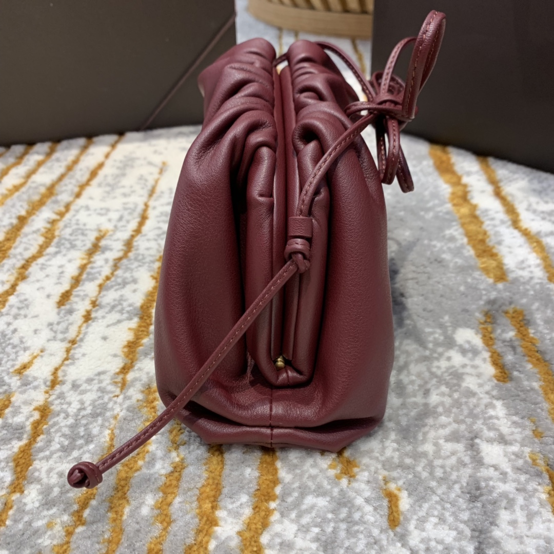 Bottega Veneta  THE MINI POUCH  #585852