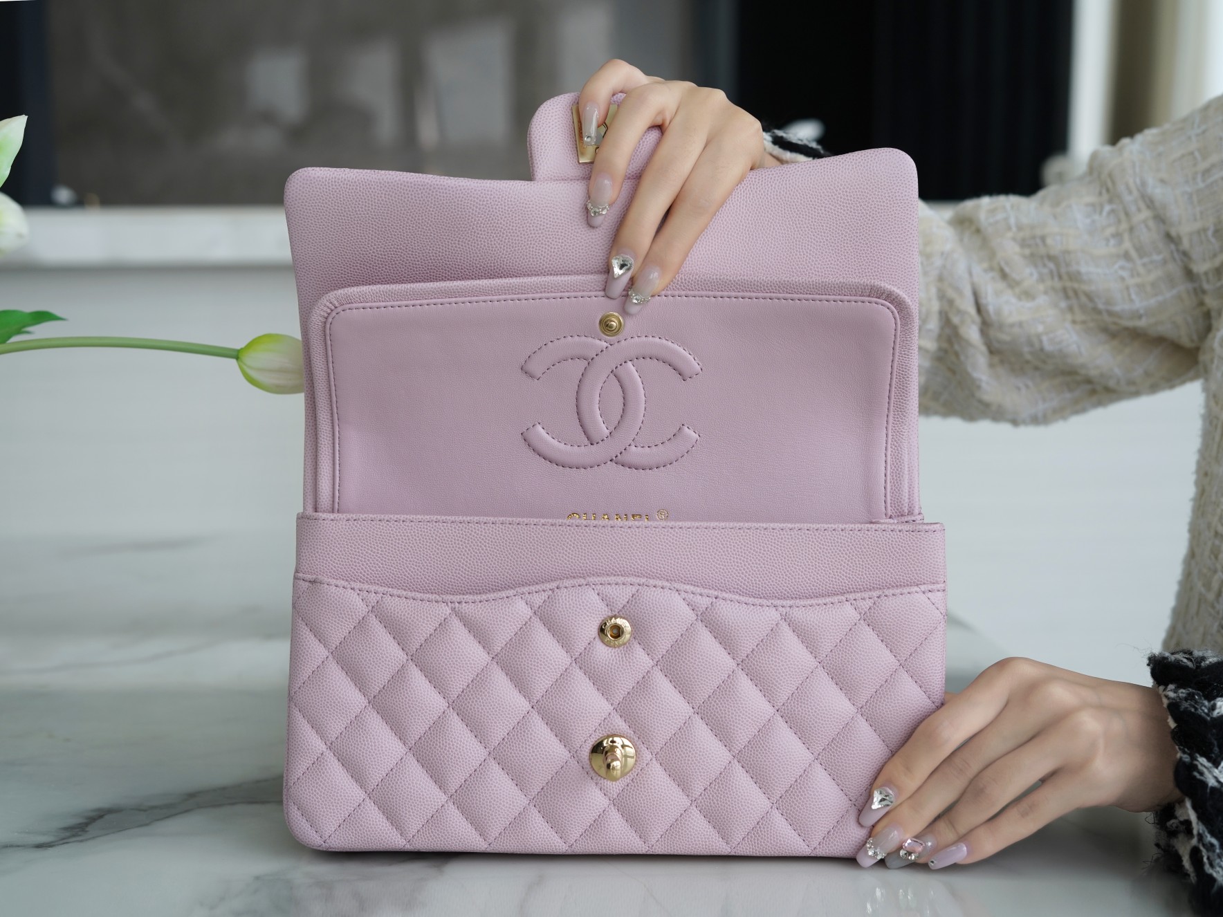 𝐂𝐇𝐀𝐍𝐄𝐋 Classic Flap France 🇫🇷 𝐇𝐇 𝐚𝐚𝐬 Original Caviar 🐂 Washed Tire Ox Medium 🐘Cherry Blossom Powder