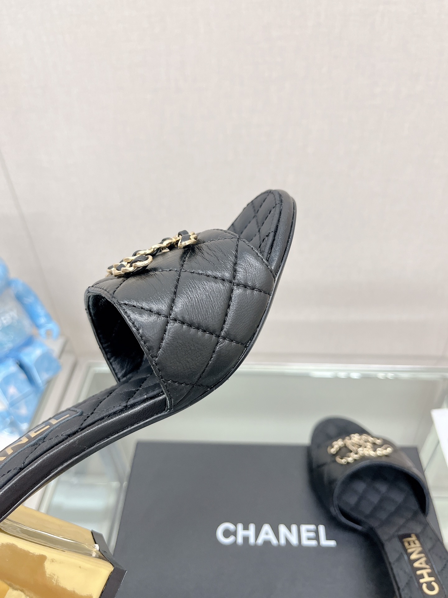 CHANEL 23Ss new diamond check chain double C buckle metal heel slippers sheepskin lining