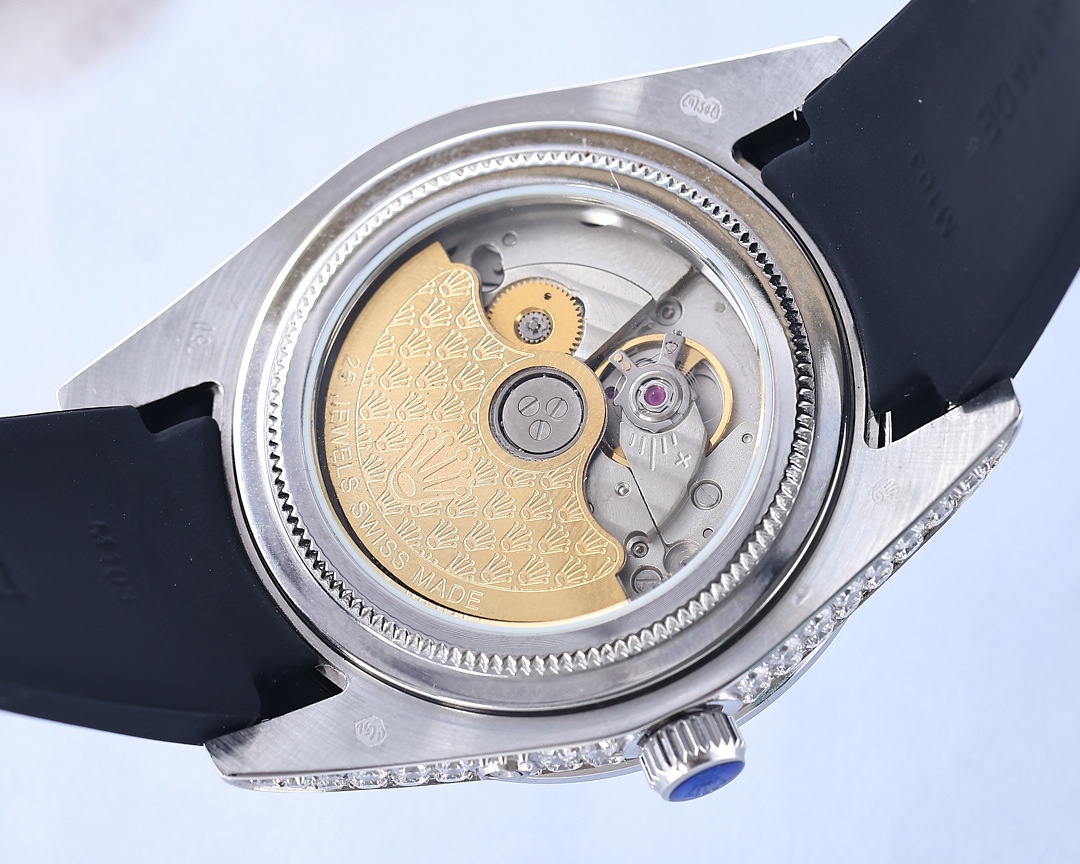 Rolex inlaid with 160 Slower diamonds