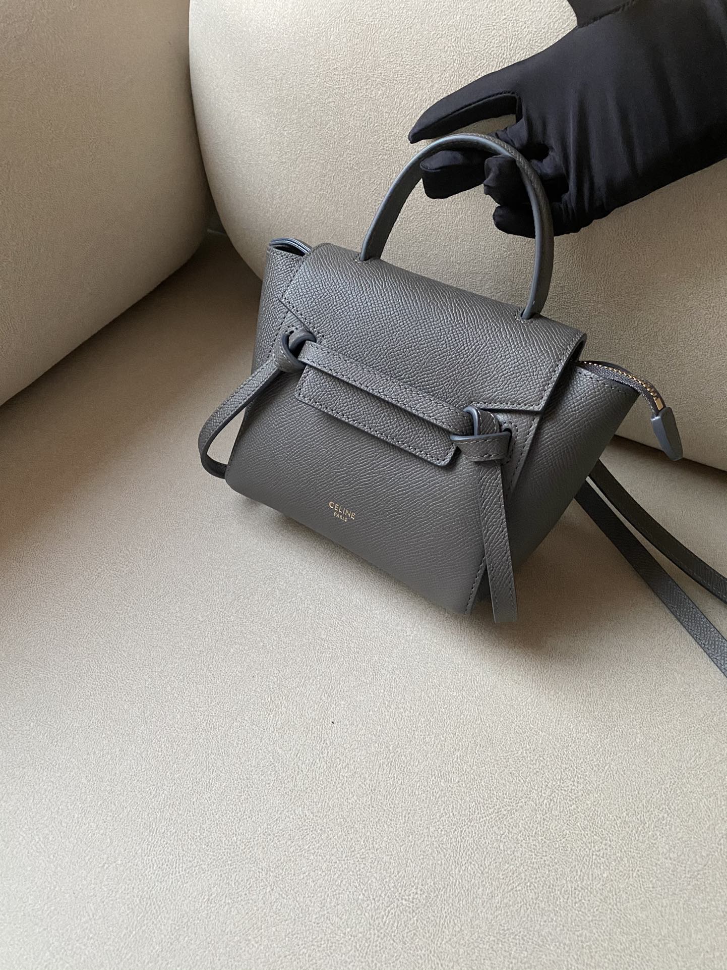 𝐂𝐞𝐥𝐢𝐧𝐞 𝐛𝐞𝐥𝐭 𝐩𝐢𝐜𝐨 𝟏𝟔𝐜𝐦 Grained Calfskin Bag