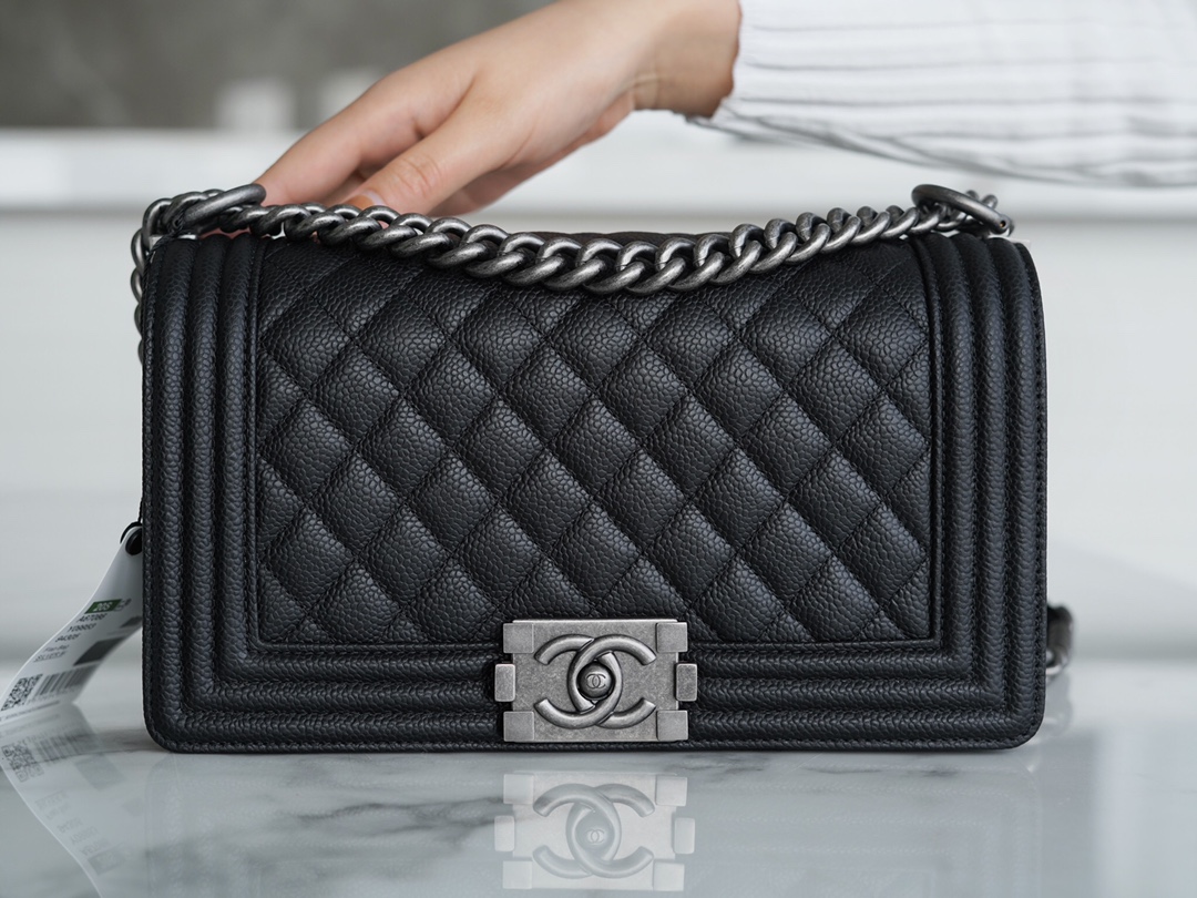 𝗖𝗵𝗮𝗻𝗲𝗹 𝗟𝗲𝗯𝗼𝘆 Imported custom caviar calfskin:Large ball pattern Medium Black Silver