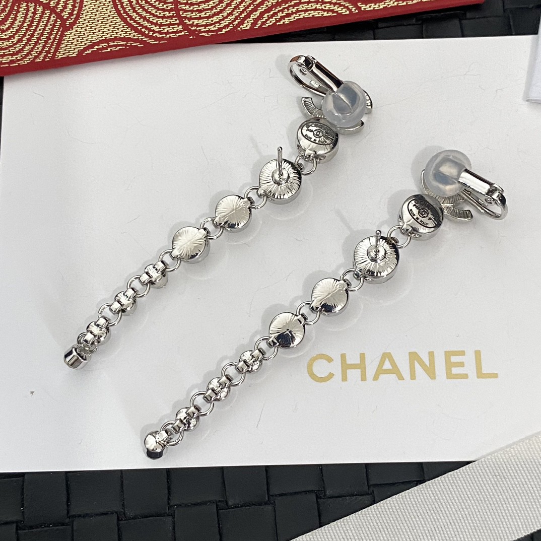 CHANEL🇫🇷Xiaoxiang tassel crystal diamond letter double c ear bone clip earrings