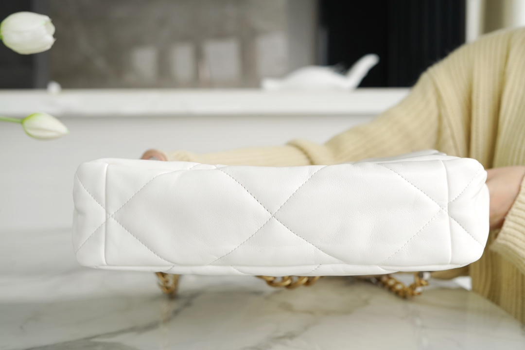 𝗖𝗛𝗔𝗡𝗘𝗟 ❶❾ 𝗕𝗔 𝗚 Original lambskin series ❥ Genuine leather ❥ Medium ❥ Snow White 👰‍♀️