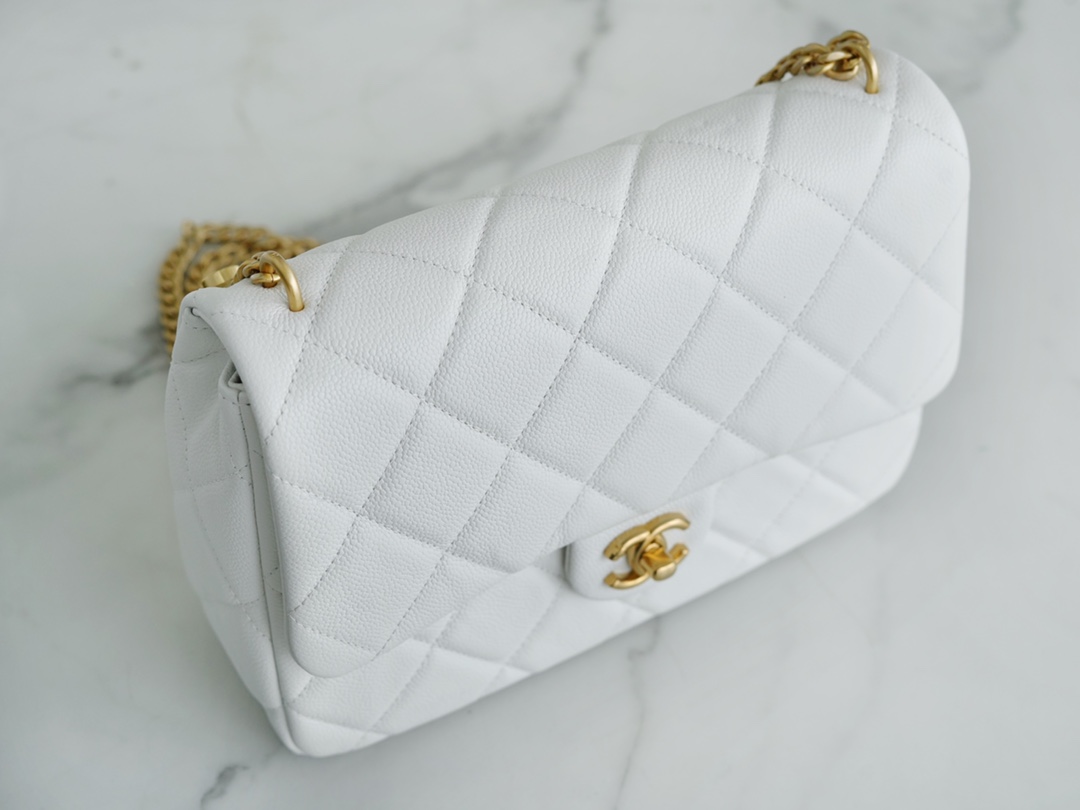 𝗖𝗛𝗔𝗡𝗘𝗟✦𝗖𝗹𝗮𝘀𝘀𝗶𝗰 𝗙𝗹𝗮𝗽23P spring and summer new love heart adjustment buckle large genuine leather