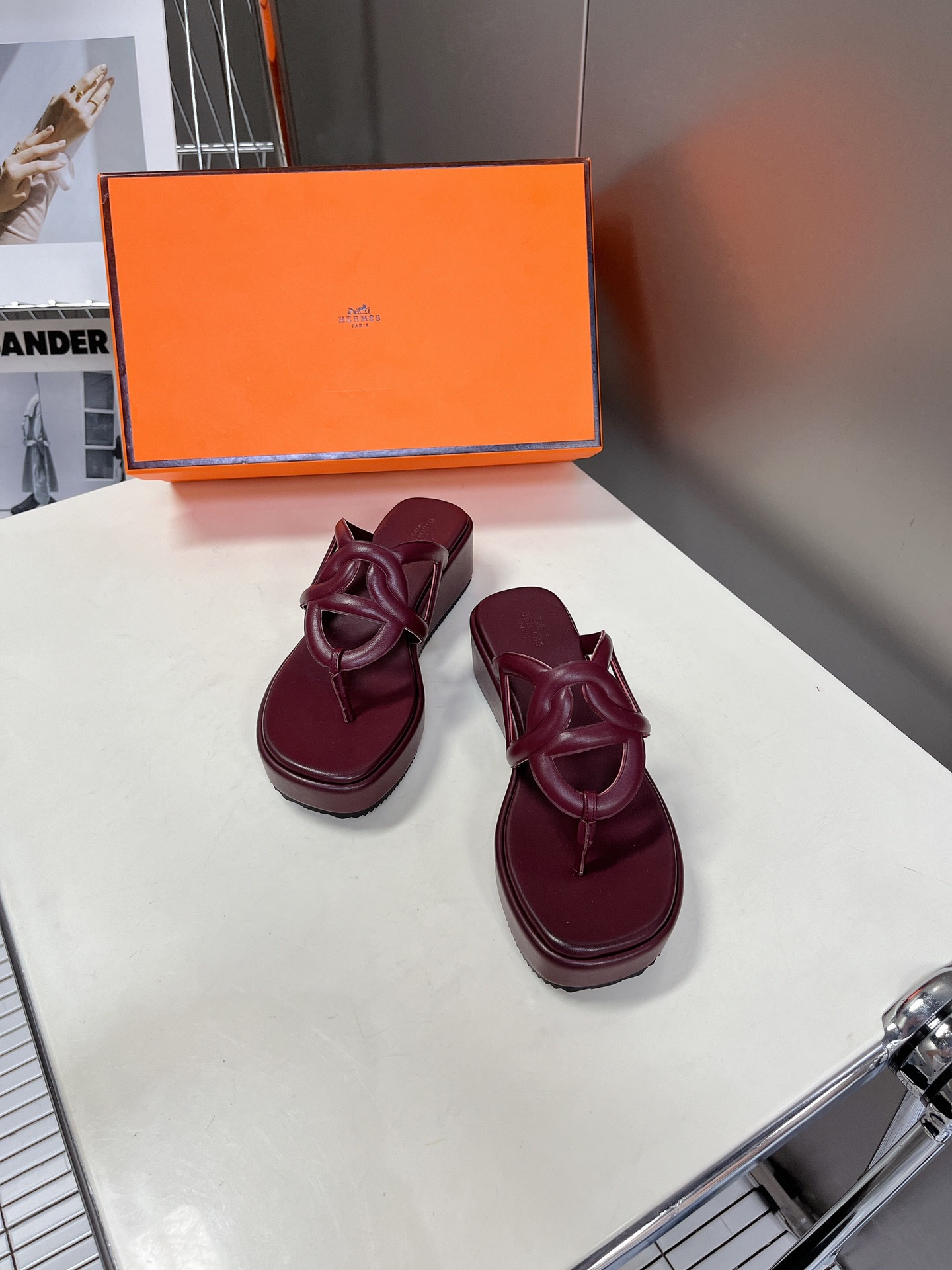 Hermes thick bottom H drag