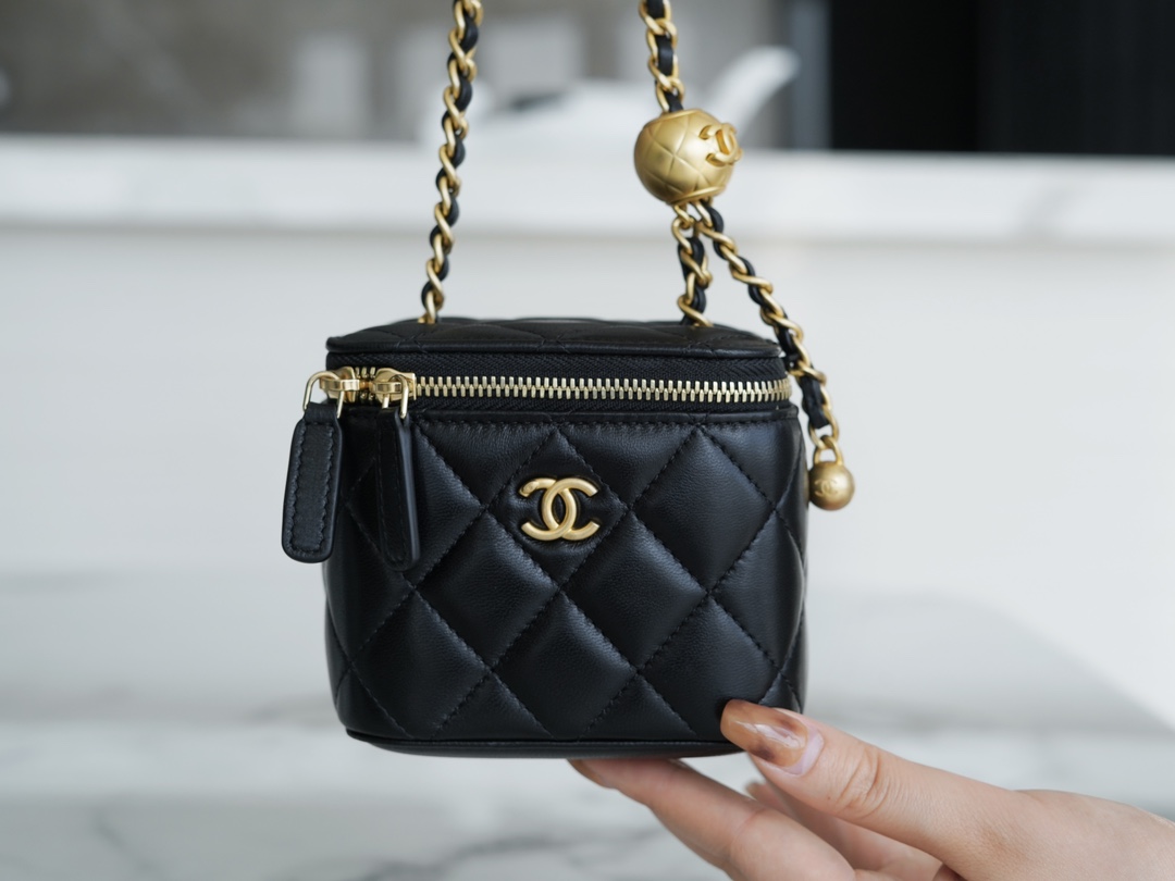 𝗖𝗛𝗔𝗡𝗘𝗟✦Metal Ball Series 𝒎𝒊𝒏𝒊𝒊 Box Bag Black