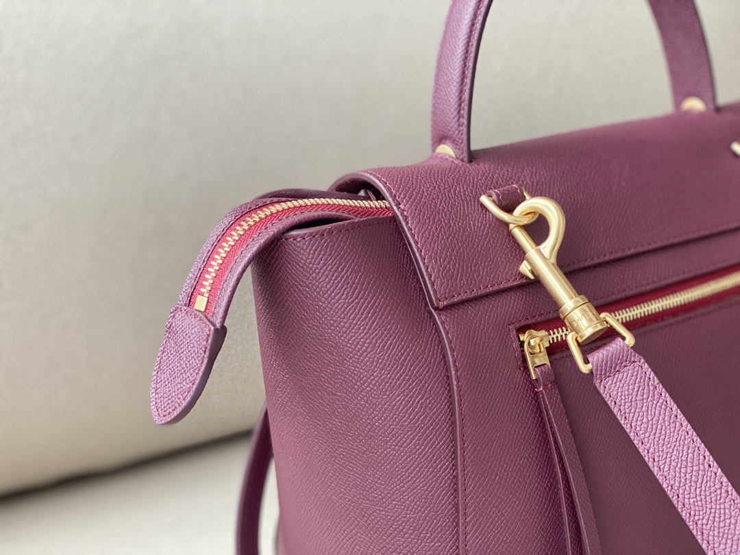 𝐂𝐞𝐥𝐢𝐧𝐞 BELT MICRO BAG in grained calfskin