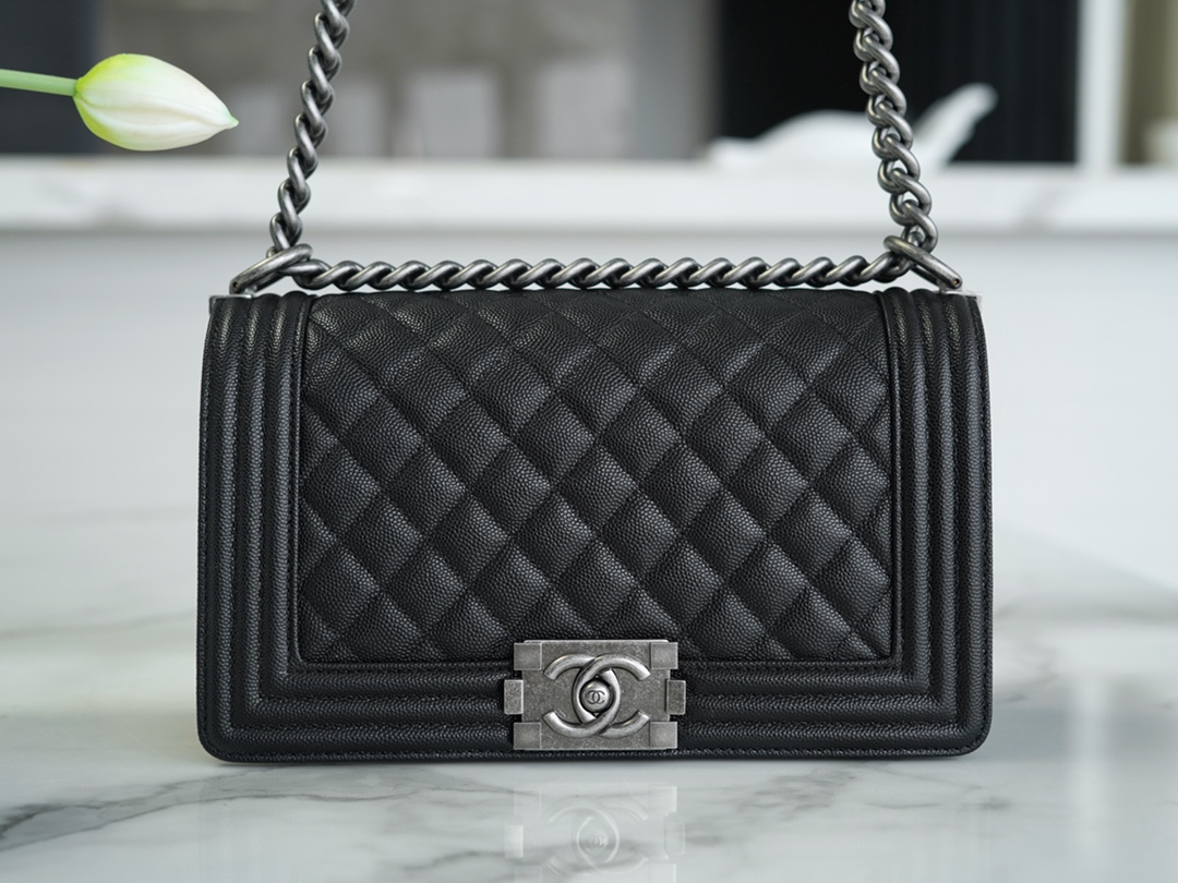 𝗖𝗵𝗮𝗻𝗲𝗹 𝗟𝗲𝗯𝗼𝘆 Imported custom caviar calfskin:Small ball pattern Medium Black Silver