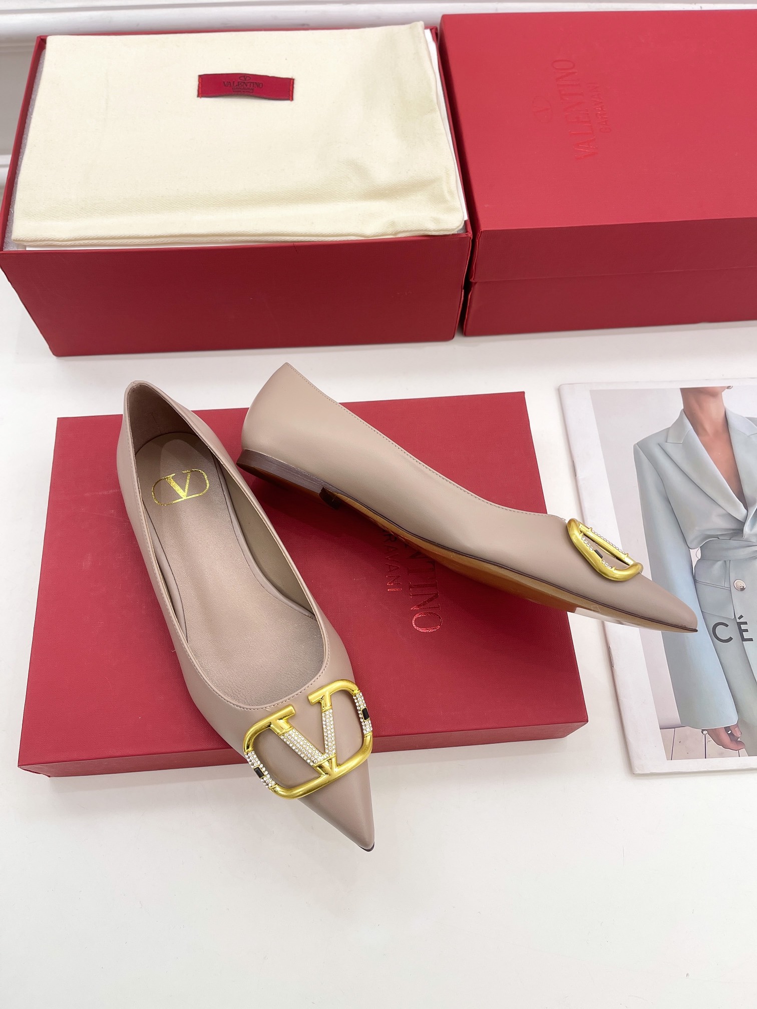 【Valentino】𝟐𝟎𝟐𝟏/𝐒𝐒 𝐧𝐞𝐰 Valentino 2022 spring and summer new large V diamond buckle high heels on the new