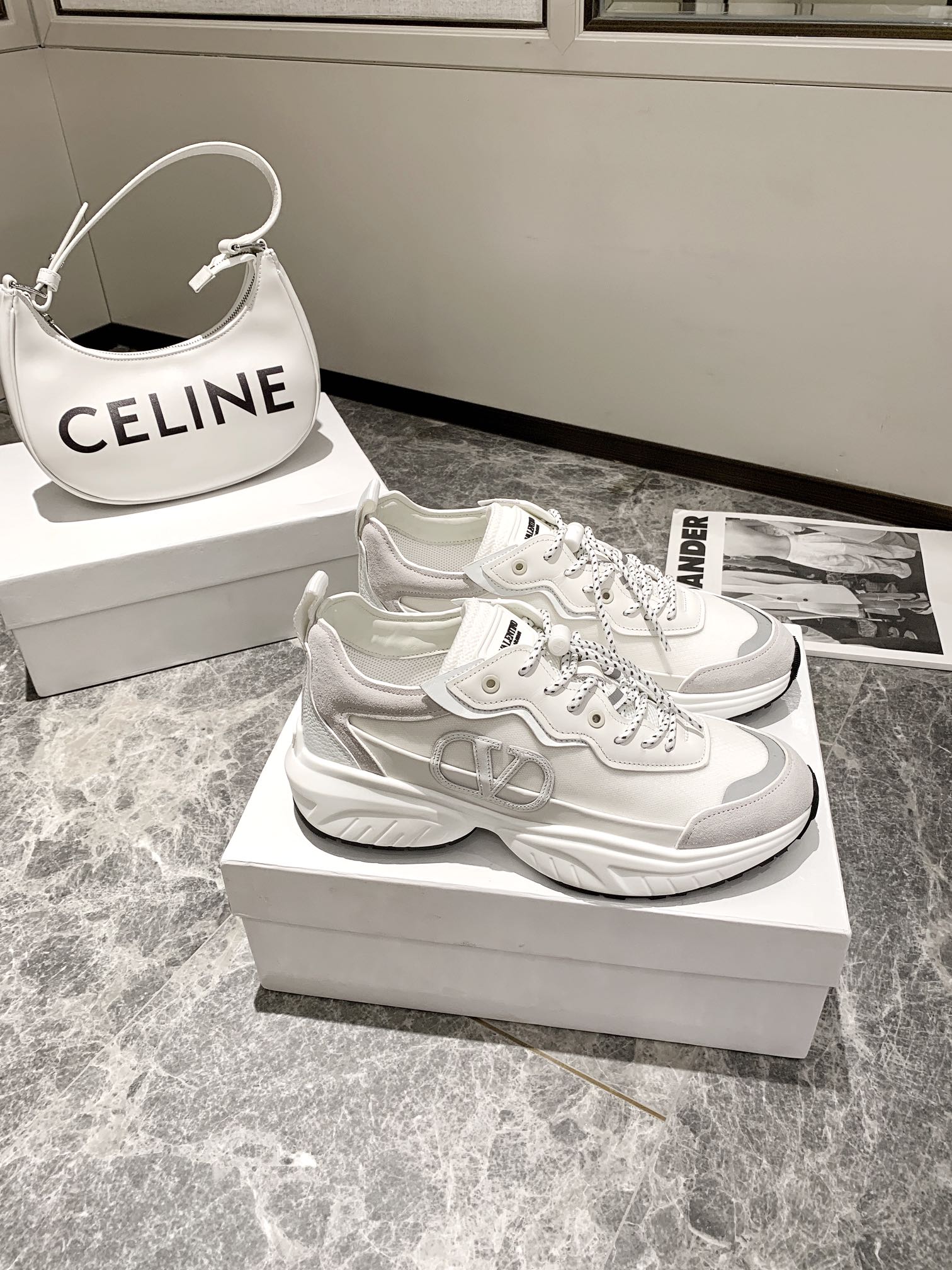 【Valentino】𝟐𝟎𝟐𝟏/𝐒𝐒 𝐧𝐞𝐰 Valentino 2022 ss spring-summer collection of new old man shoes