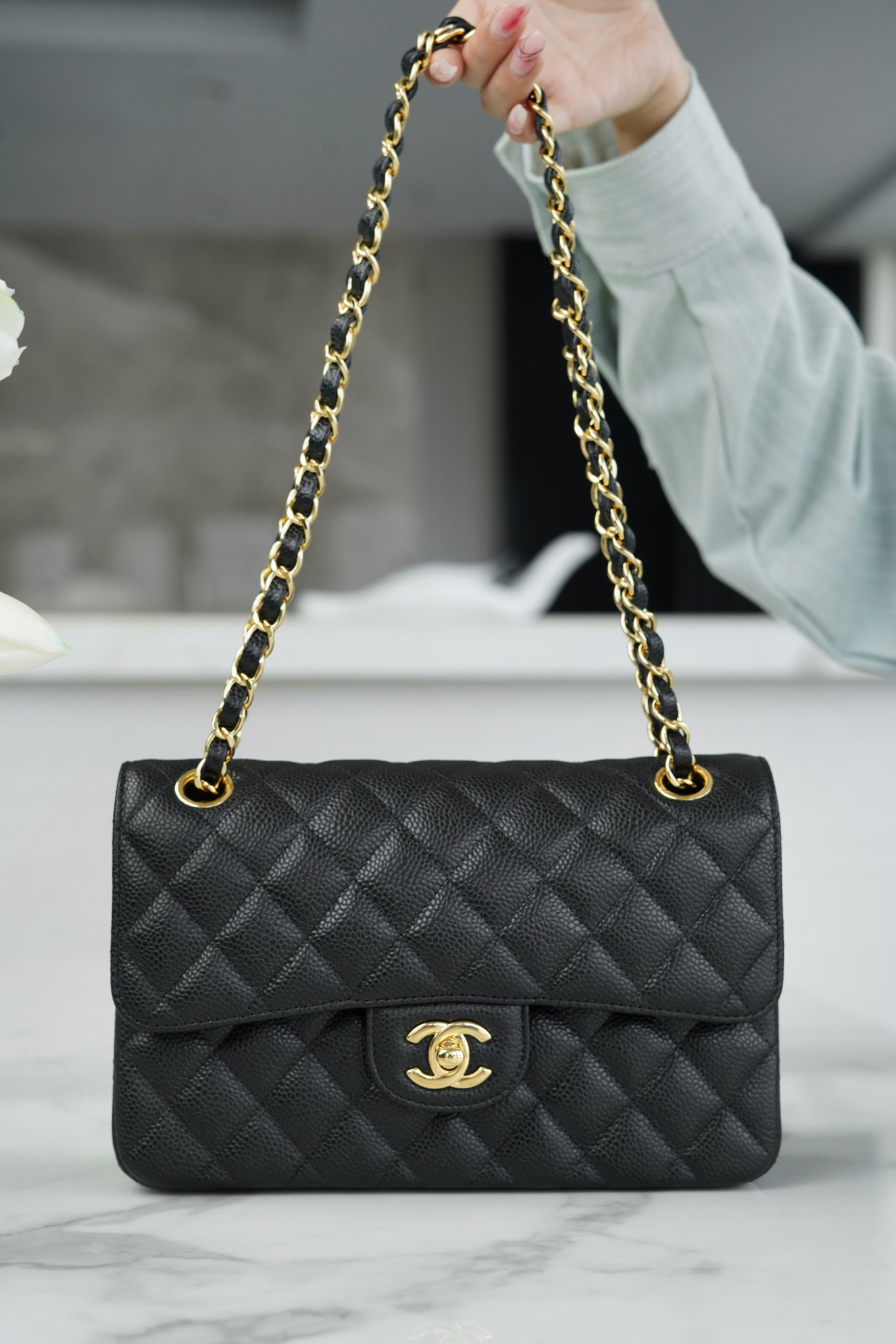 𝐂𝐇𝐀𝐍𝐄𝐋 Classic Flap France 🇫🇷 𝐇𝐚𝐚𝐬Original Lychee Ball Pattern 🐂 Classic Flap Bag Gold Buckle Small Black 🖤