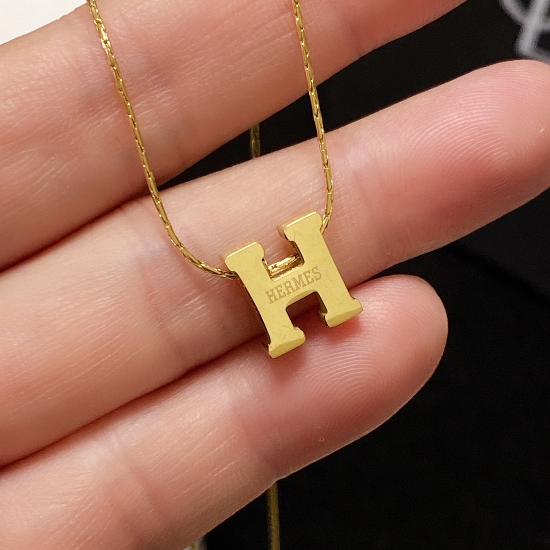 Hermes necklace