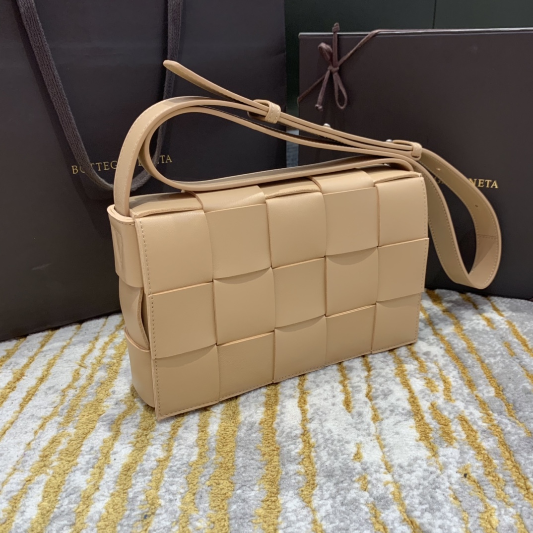 Bottega Veneta  𝘾𝘼𝙎𝙎𝙀𝙏𝙏𝙀 #578004