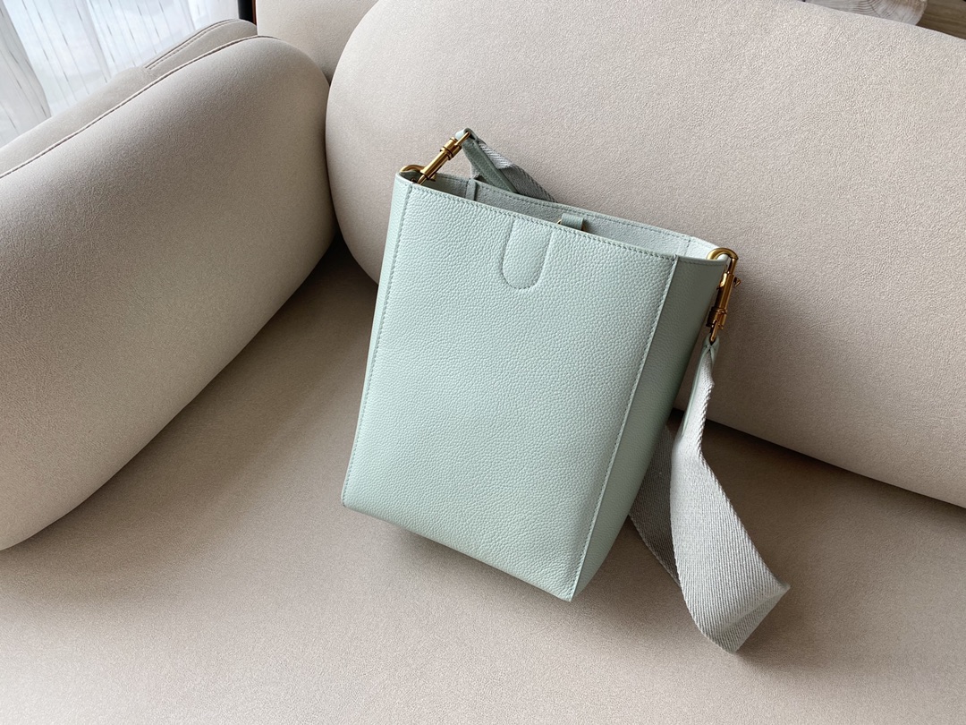 𝐂𝐞𝐥𝐢𝐧𝐞 SANGLE BUCKET Small wide striped fabric bucket bag