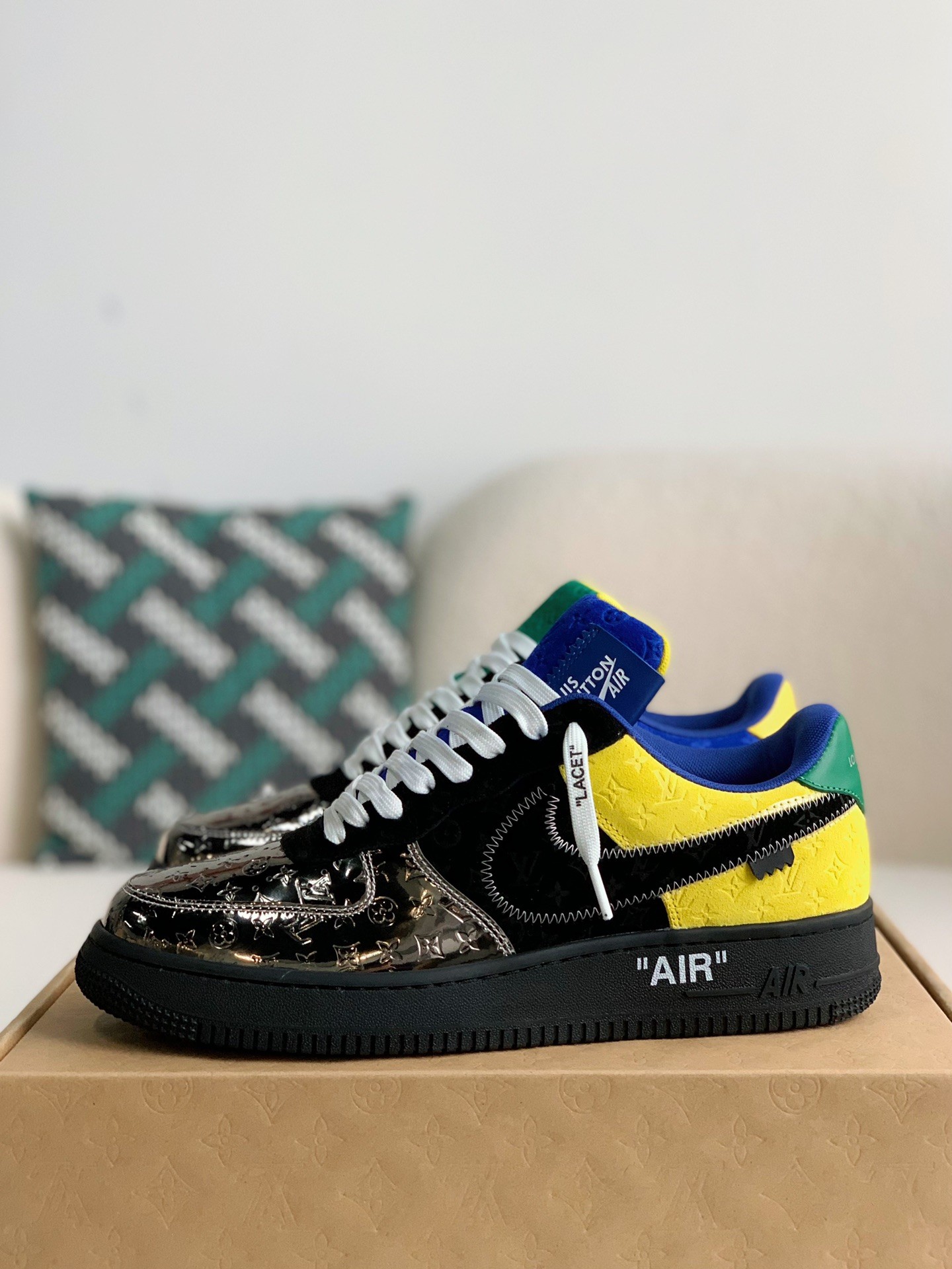 LOUIS VUITTON × NIKE AIR FORCE 1 Sneaker