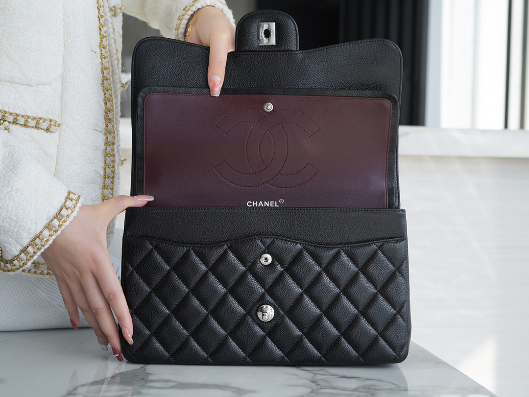 𝐂𝐇𝐀𝐍𝐄𝐋 Classic Flap France 🇫🇷 𝐇𝐇 𝐚𝐚𝐬 Original Caviar 🐂 Genuine Leather Caviar Large Black Silver 🖤