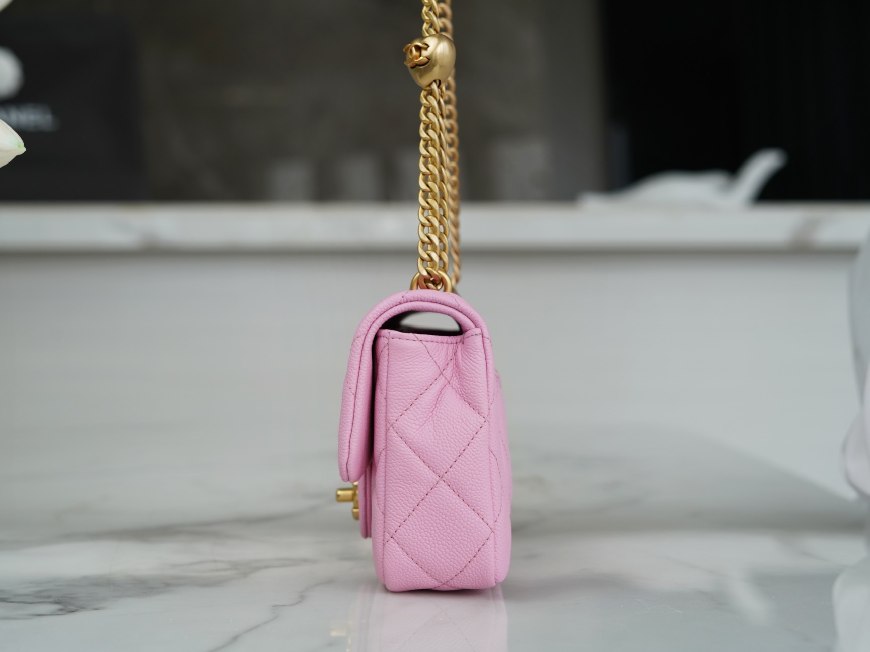 𝗖𝗛𝗔𝗡𝗘𝗟✦𝗖𝗹𝗮 𝘀𝘀𝗶𝗰 𝗙𝗹𝗮𝗽 𝗙𝗹𝗮𝗽 23P Spring/Summer New Love Adjustment Buckle Small Pink