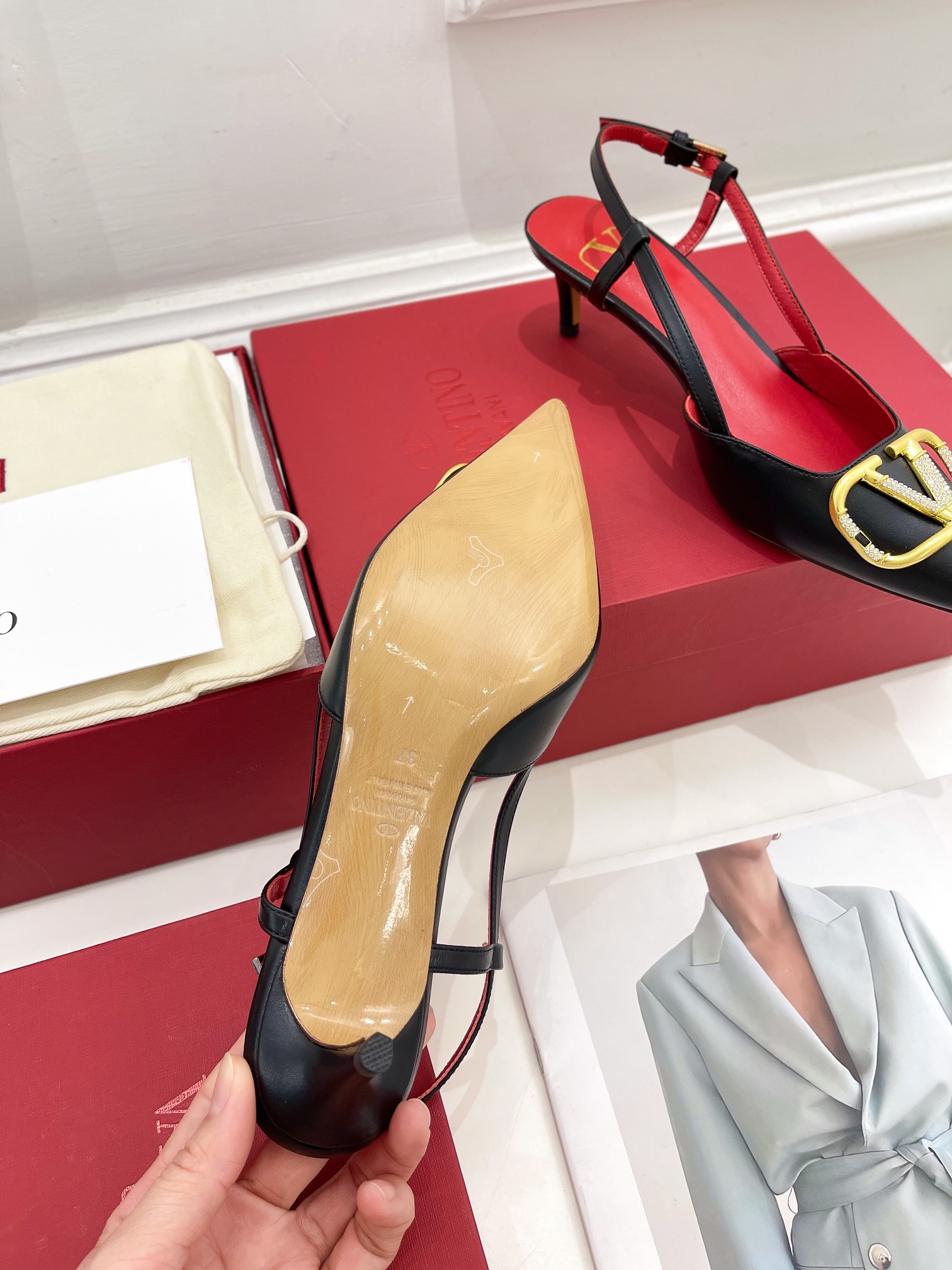 【Valentino】𝟐𝟎𝟐𝟏/𝐒𝐒 𝐧𝐞𝐰 Valentino 2022 spring and summer new large V diamond buckle high heels on the new