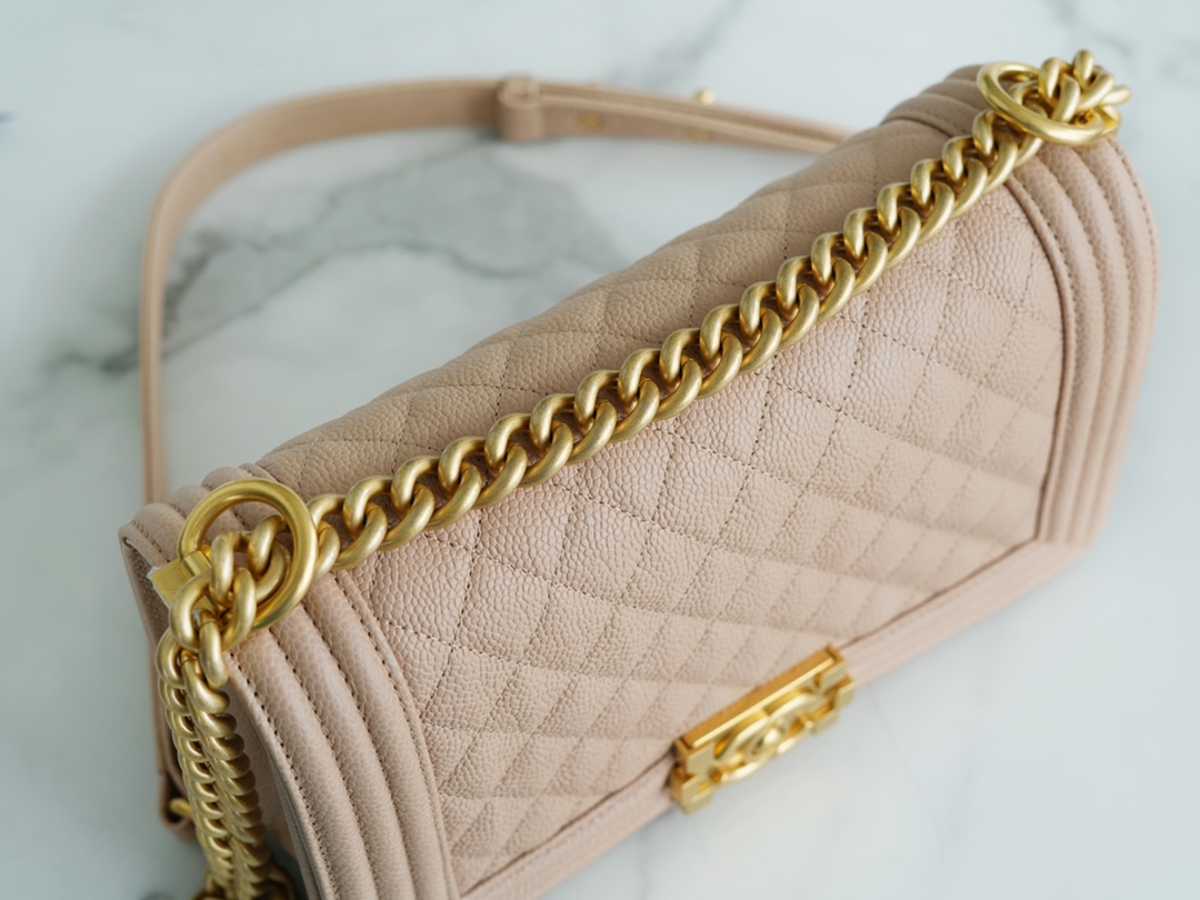 𝗖𝗵𝗮𝗻𝗲𝗹 𝗟𝗲𝗯𝗼𝘆  Original 