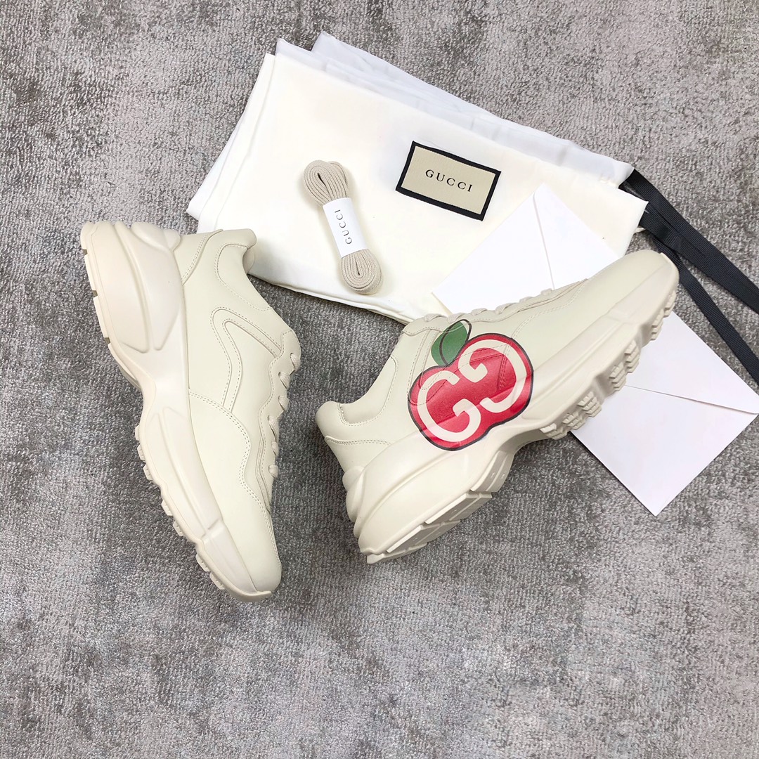 Gucci Pops This collection has a lot of flora and fauna elements Original material