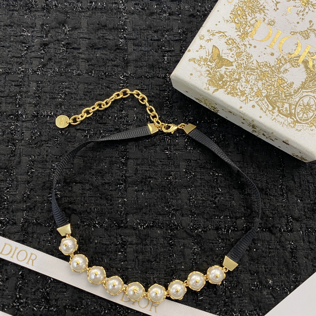 Dior necklace