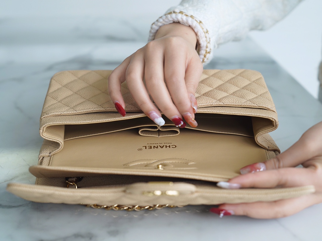 𝐂𝐇𝐀𝐍𝐄𝐋 Classic Flap France 🇫🇷 𝐇𝐚𝐚𝐬 Original Caviar🐂 Italian Channel Custom Calfskin Classic Mouth Flap Bag Medium Apricot