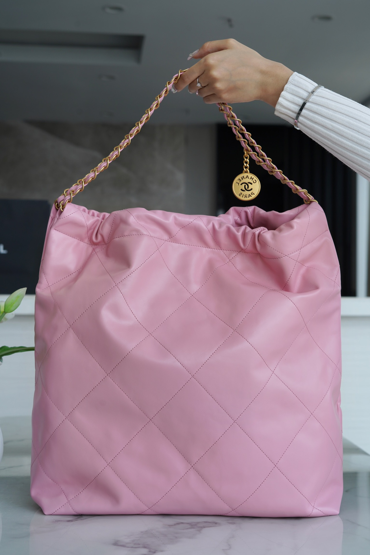 𝗖𝗛𝗔𝗘𝗡𝗟✦ 𝟐𝟐𝗣Premium Handcraft Workshop 𝟐𝟐Handbag Genuine Tail Leather Medium Cherry Blossom Pink🌸