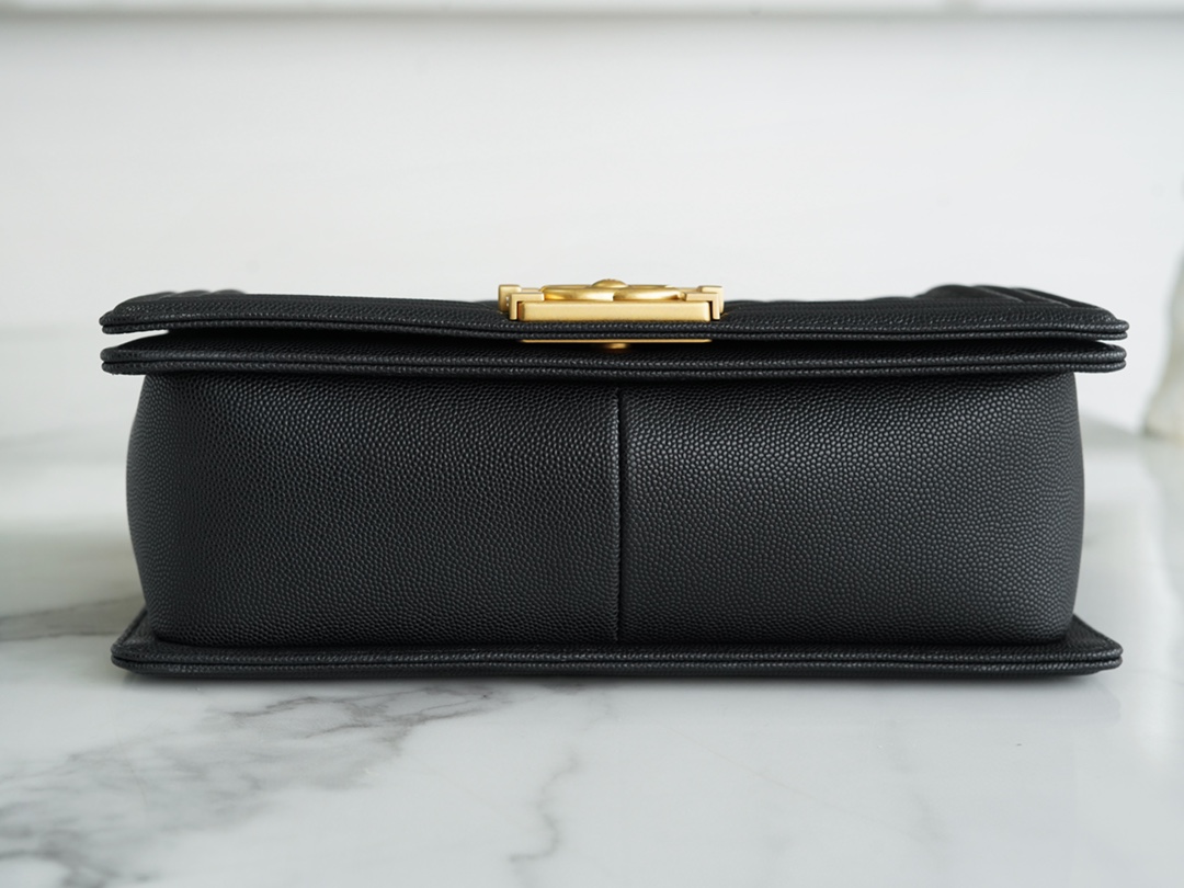 𝗖𝗵𝗮𝗻𝗲𝗹 𝗟𝗲𝗯𝗼𝘆 Imported custom caviar calfskin:Small ball pattern Medium Black Gold