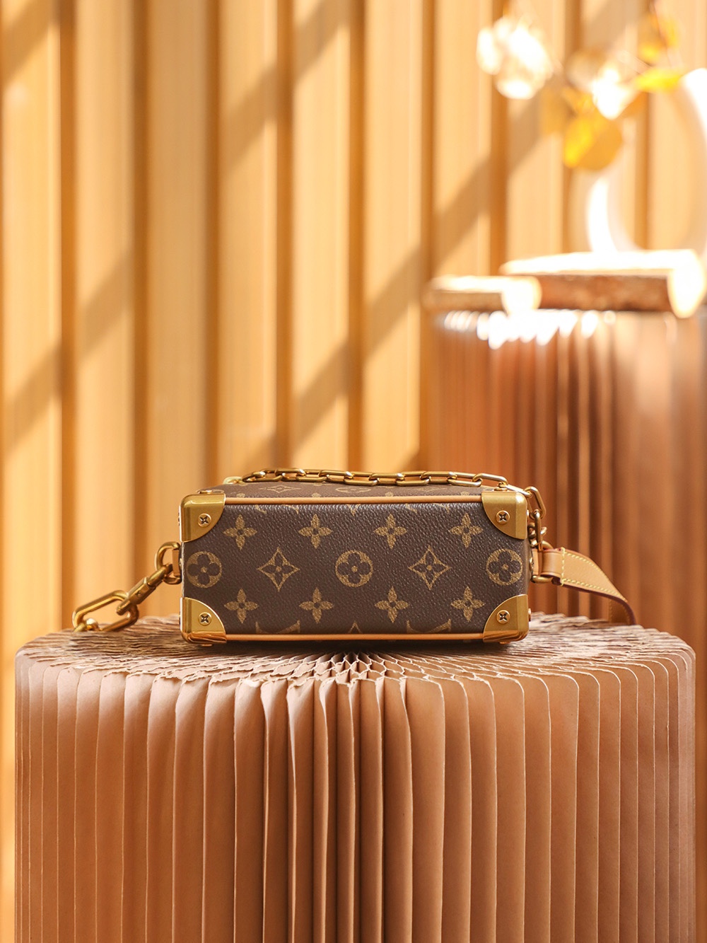 Louis Vuitton 𝐌𝐢𝐧𝐢 𝐒𝐨𝐟𝐭 𝐓𝐫𝐮𝐧𝐤 M68906#