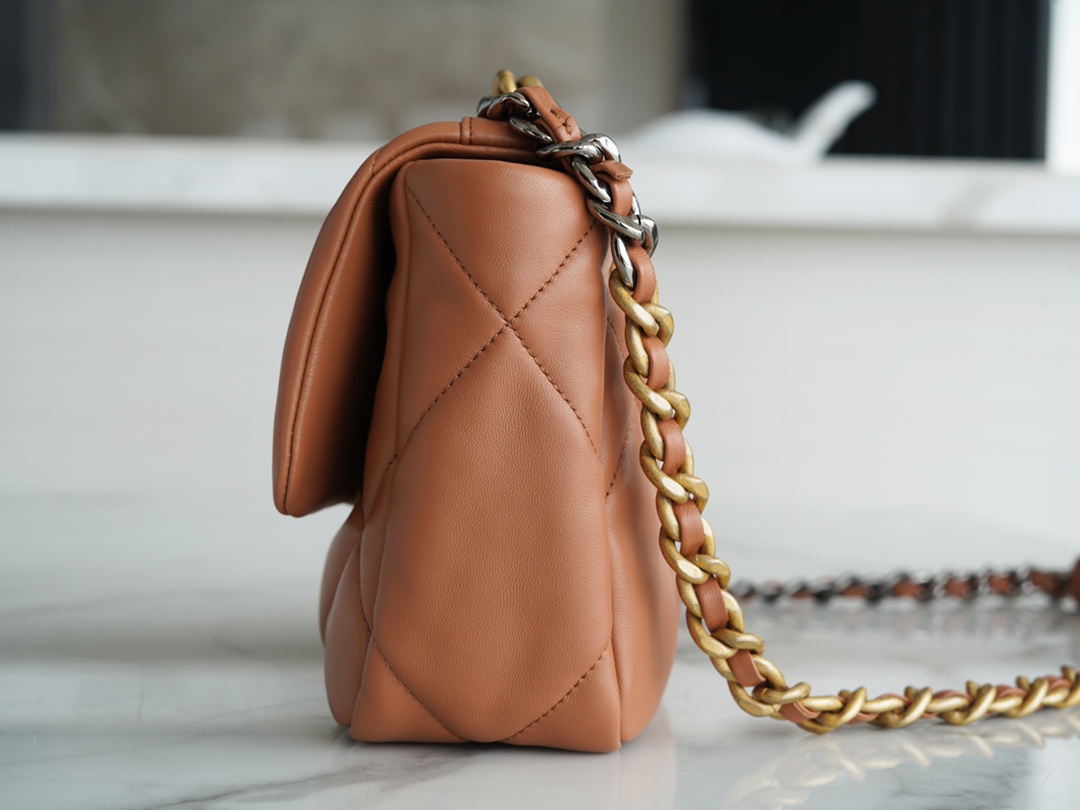 𝗖𝗛𝗔𝗡𝗘𝗟 ❶❾ 𝗕𝗔𝗚 Original lambskin series ❥ Genuine leather ❥ Small ❥ Caramel ʚ 🧸ྀི ɞ✩‧₊˚