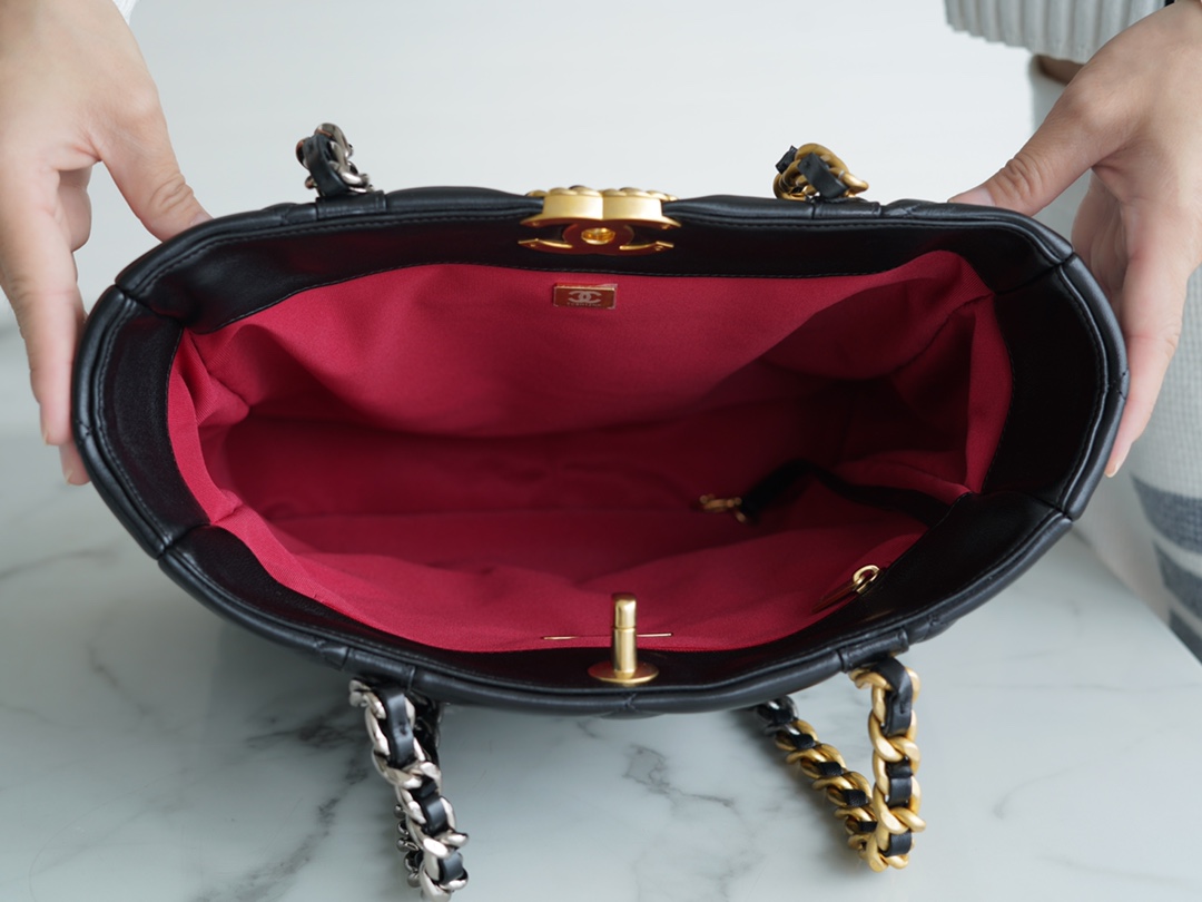 𝗖𝗛𝗔𝗡𝗘𝗟 𝟮𝟮𝗕 19 𝑩𝑨𝑮 𝑻𝒐𝒕𝒆 Italy 🇮🇹 level [box] lambskin 🐑 Genuine Leather Black Gold