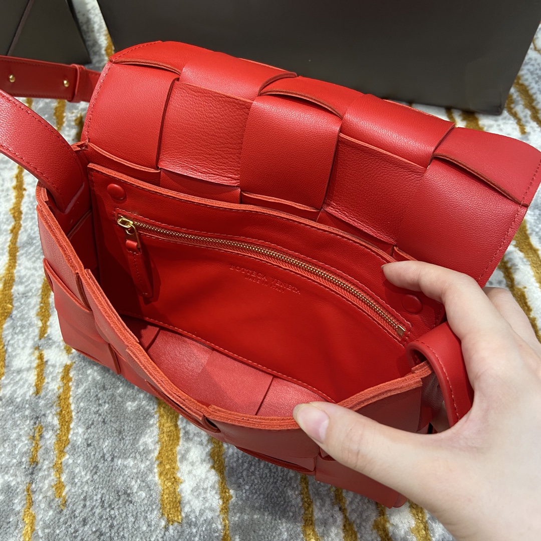 Bottega Veneta  𝘾𝘼𝙎𝙎𝙀𝙏𝙏𝙀 #578004