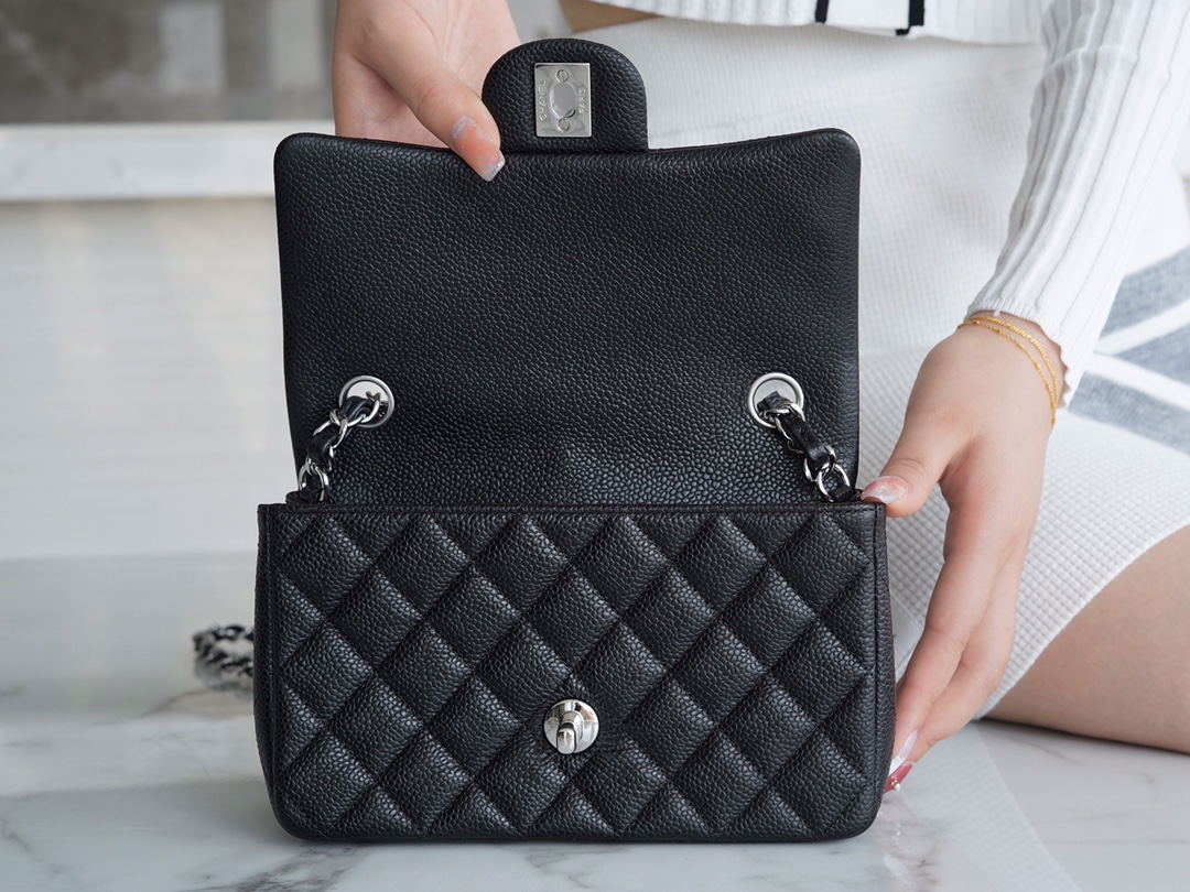 𝐂𝐇𝐀𝐍𝐄𝐋 Classic Flap France 𝐇𝐚𝐚𝐬Original Lychee Pattern🐂 Classic Flap Bag Big 𝒎𝒊𝒏𝒊🔆Black Silver🖤