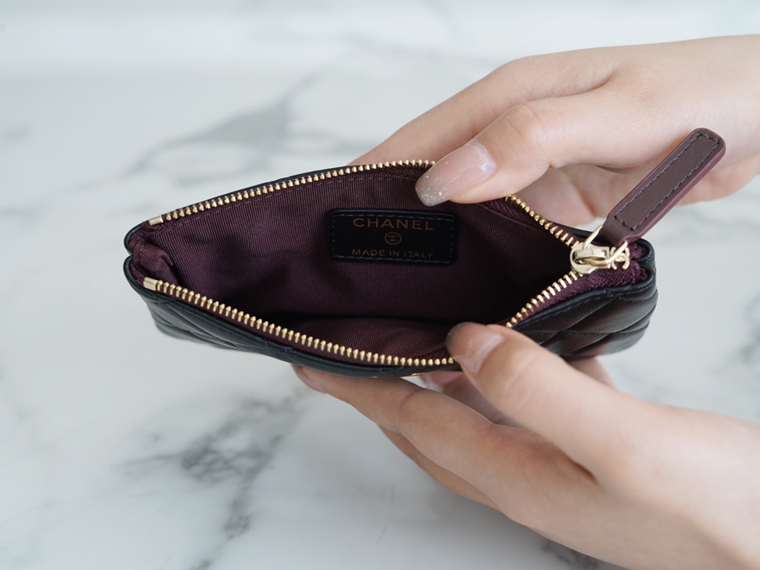 𝗖𝗛𝗔𝗘𝗡𝗟✦ Channel custom lambskin 🐏 Classic mini zipper carry-on bag black gold 🐑