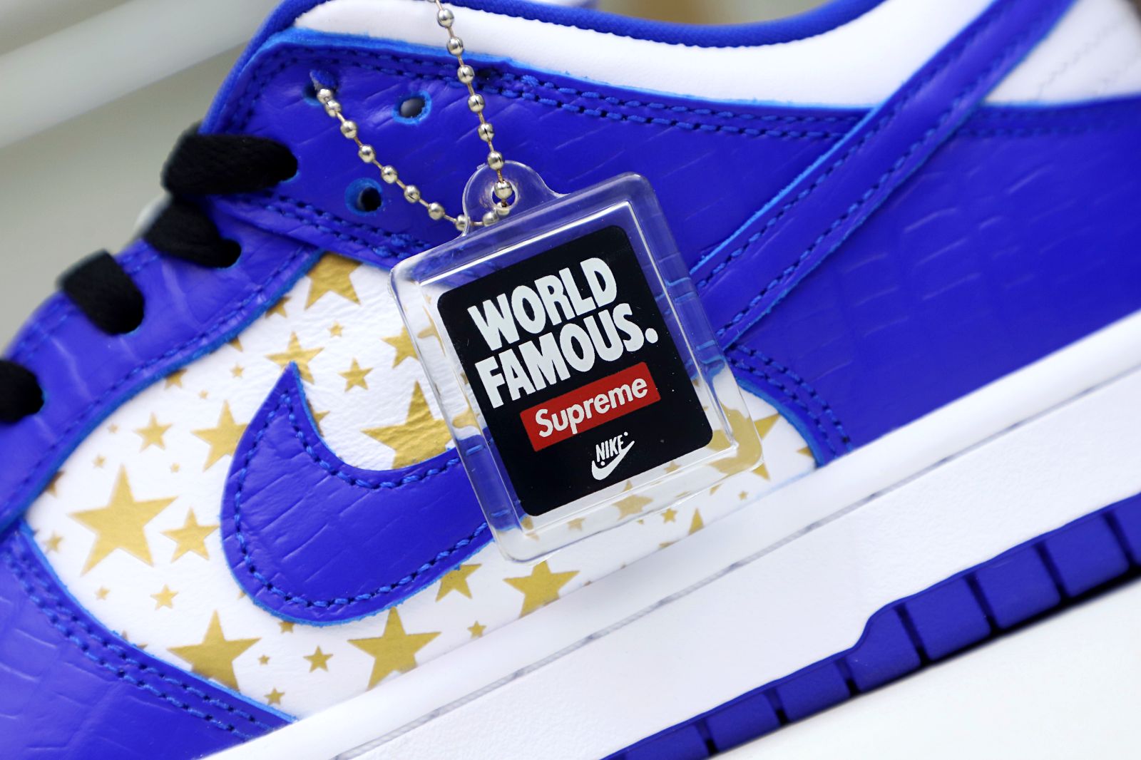 Supreme x Nike SB Dunk Low Hyper Royal