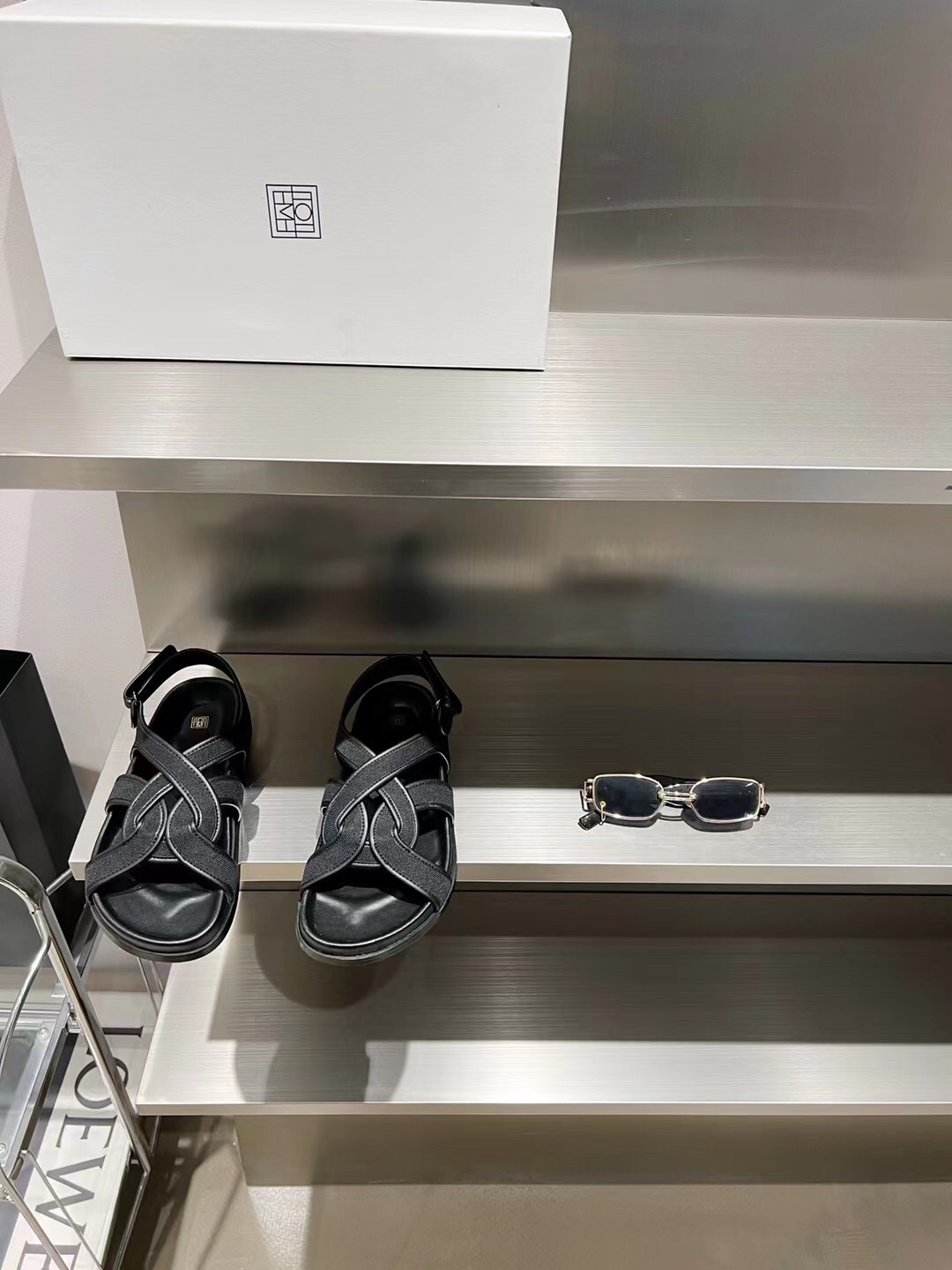 Toteme | 𝟐𝟎𝟐𝟏/𝐒𝐒 𝐧𝐞𝐰  Minimalist style toteme 2022/aw retro Roman sandals