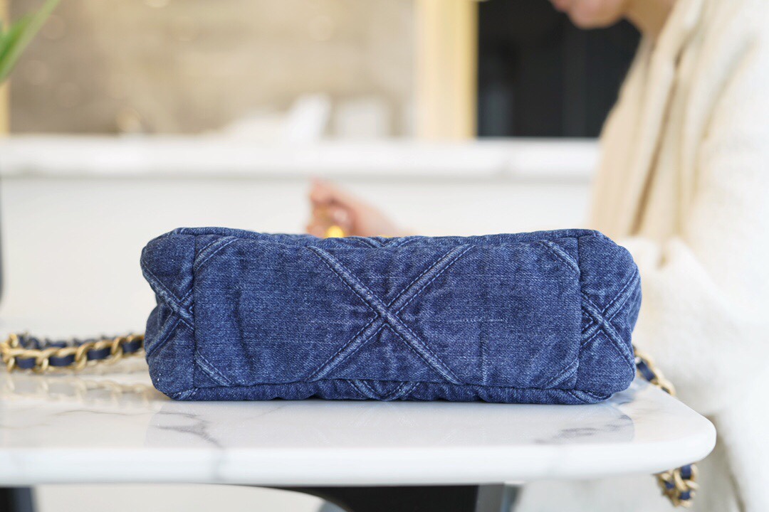 𝗖𝗛𝗔𝗡𝗘𝗟 ❶❾ 𝗕𝗔𝗚 Original Denim fabric series ❥ Genuine leather ❥ Small ❥𝟮𝟮𝗣 Denim Denim Denim Blue 🧢