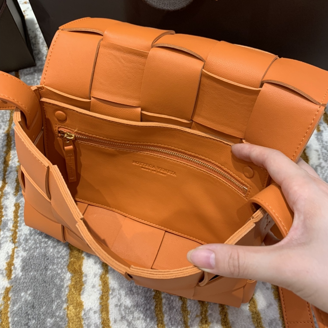 Bottega Veneta  𝘾𝘼𝙎𝙎𝙀𝙏𝙏𝙀 #578004