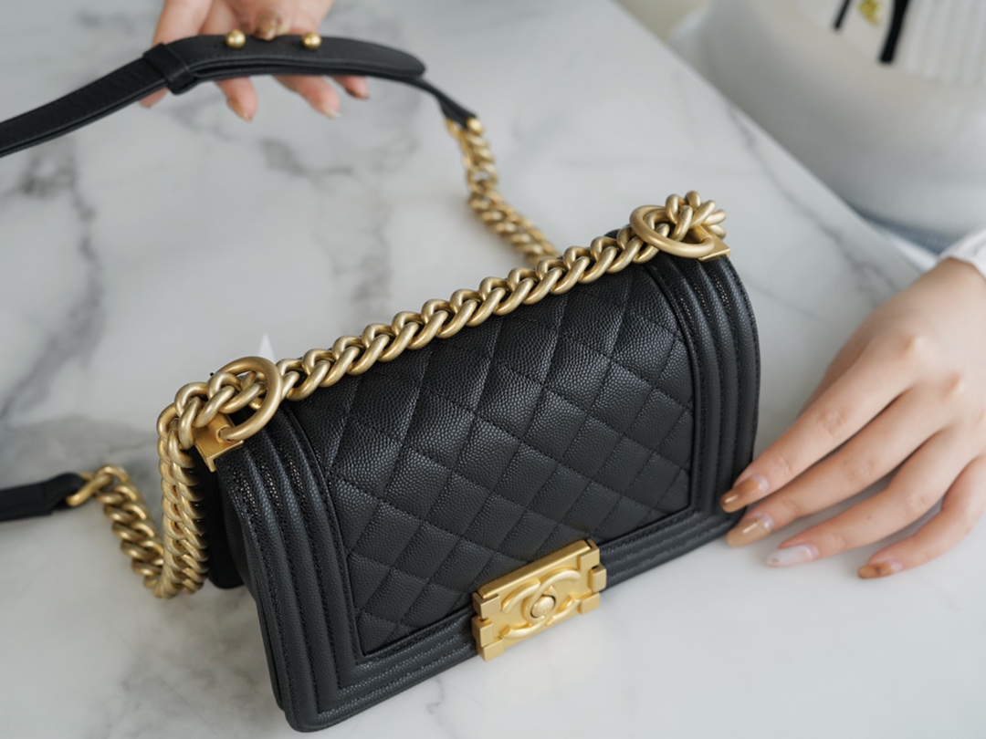 𝗖𝗵𝗮𝗻𝗲𝗹 𝗟𝗲𝗯𝗼𝘆 Imported custom caviar calfskin:Small ball pattern Small Black Gold